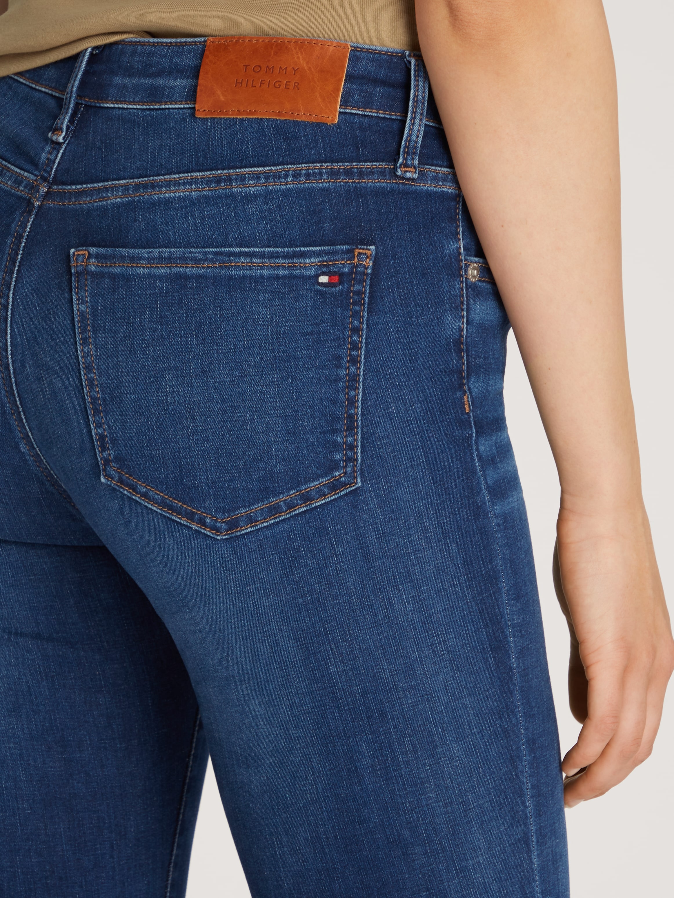 Tommy Hilfiger Skinny-fit-Jeans »COMO Skinny Regular Waist«, mit Logo-Badge, in Knöchellänge