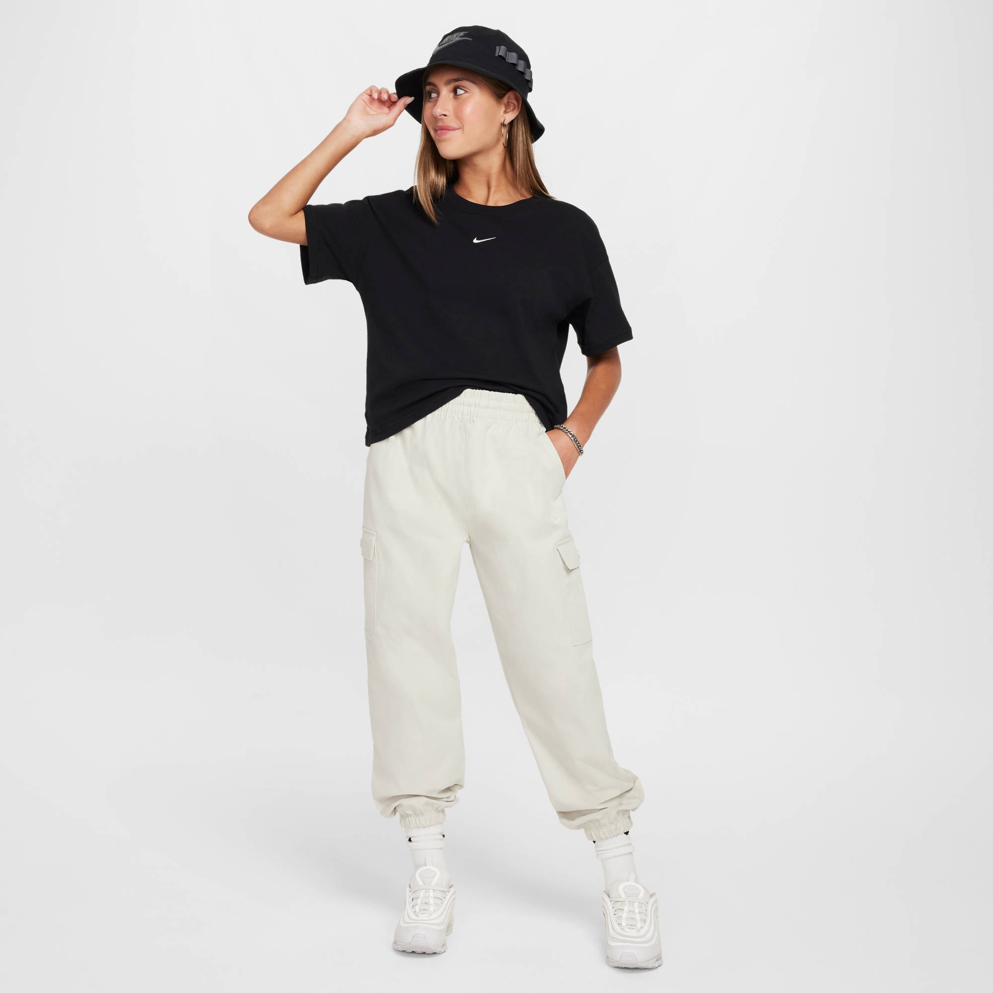 Nike Sportswear T-Shirt »Nike Sportswear Essential Big Kids' (Girls') T-Shirt« 1 Stk. tlg.