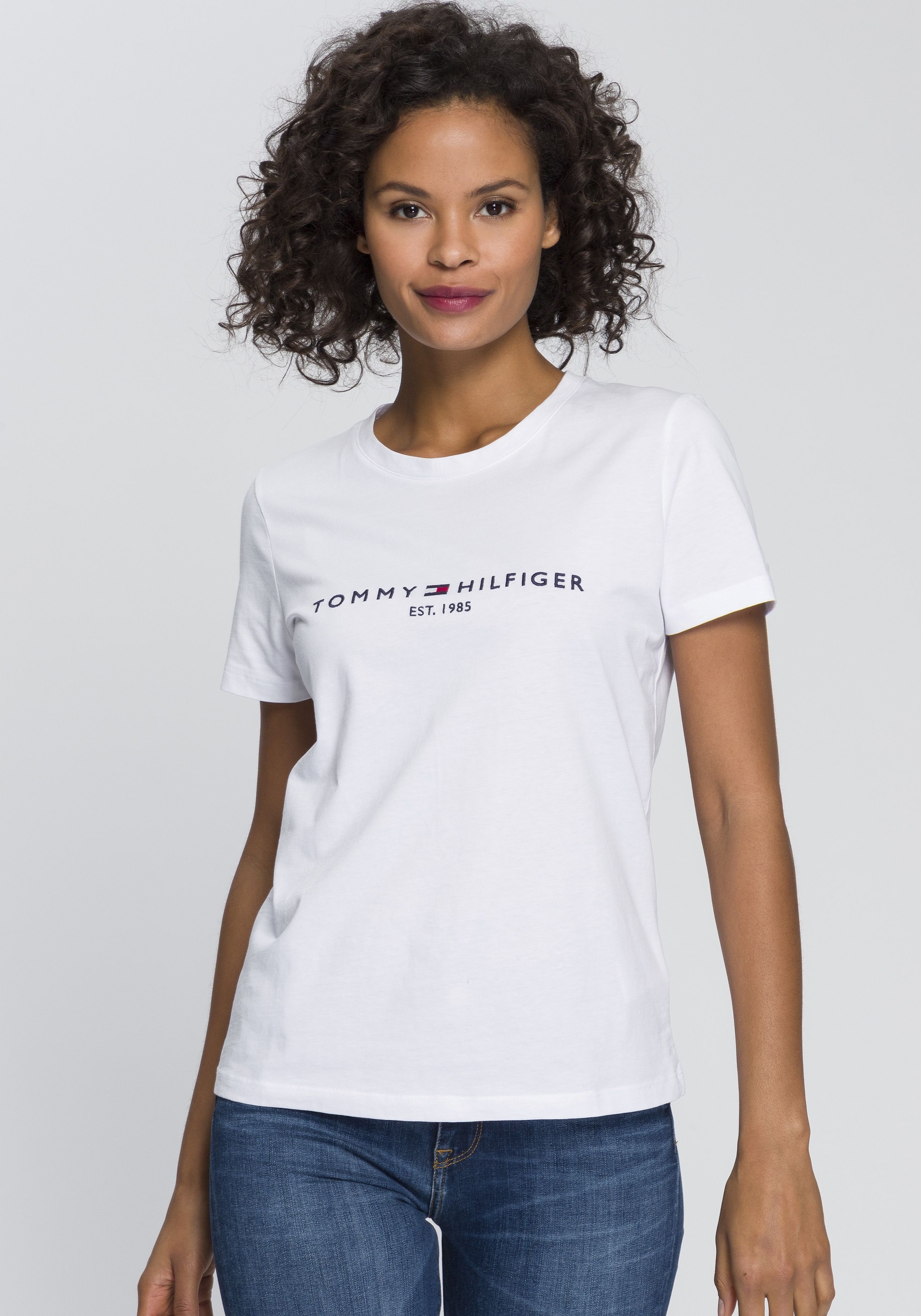 Tommy Hilfiger Rundhalsshirt »HERITAGE HILFIGER C-NK REG TEE«, mit gesticktem Tommy Hilfiger Linear Logo-Schriftzug