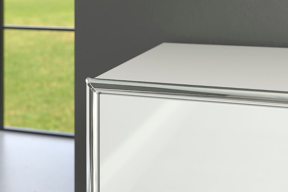 Places of Style Lowboard »Imperia«, Hochglanzoptik mit eleganter Chromumrahmung - Made in Italy