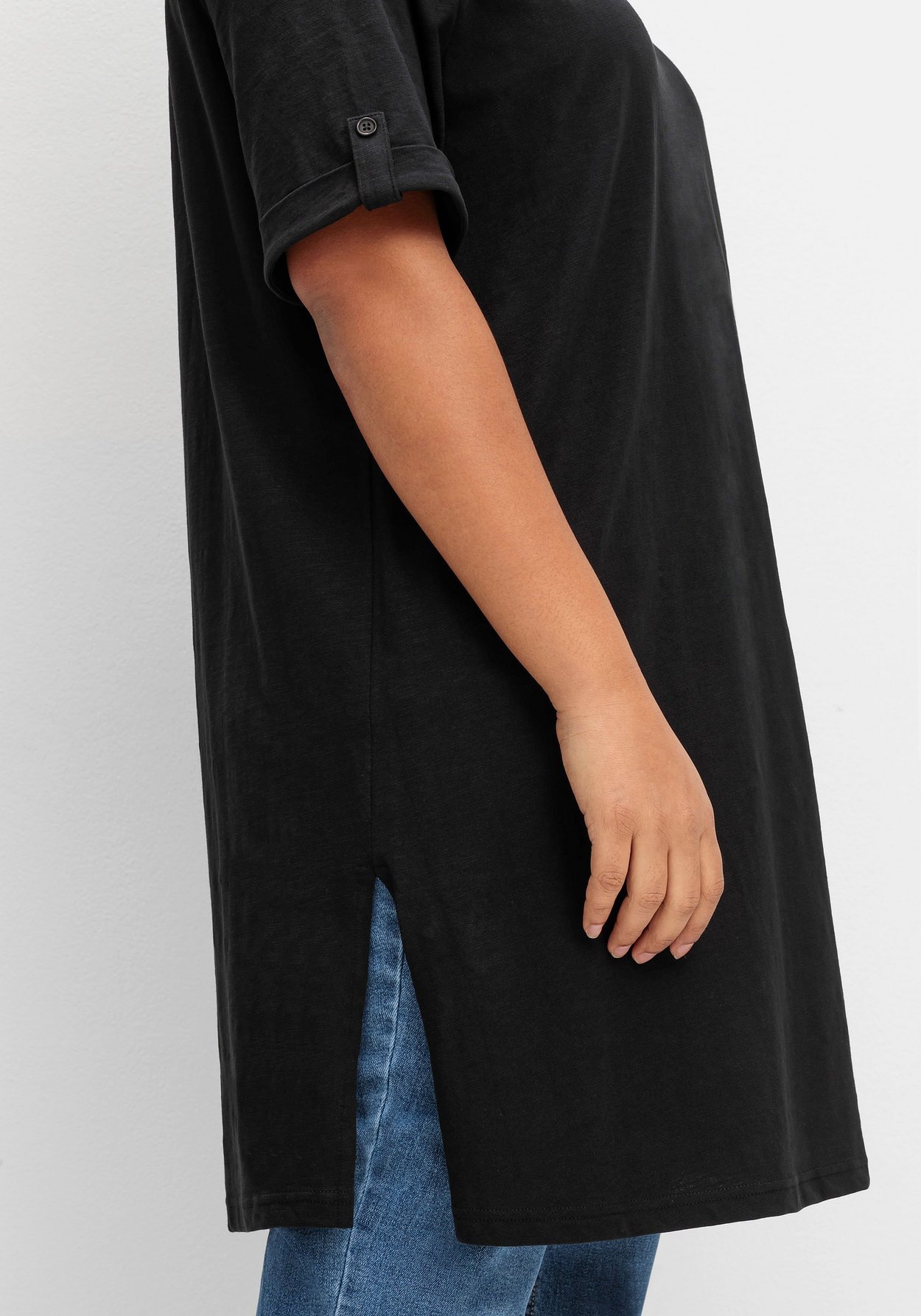 Sheego Longshirt »Longshirt mit geschlitztem Ausschnitt«