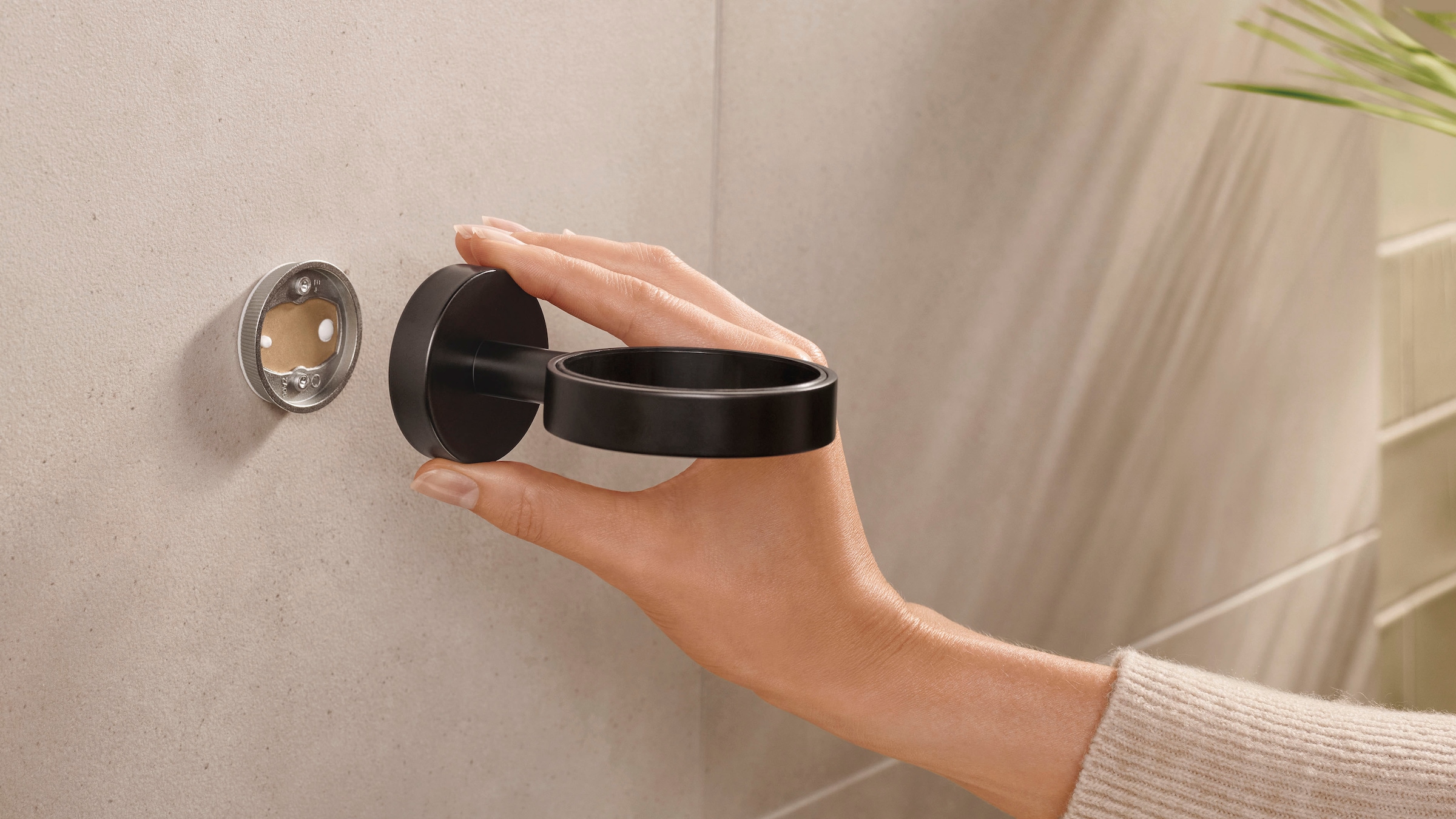 tesa Seifenspender »1x tesa MOON GREY Seifenspender« grau 11,9 cm : 7 cm : 17,1 cm