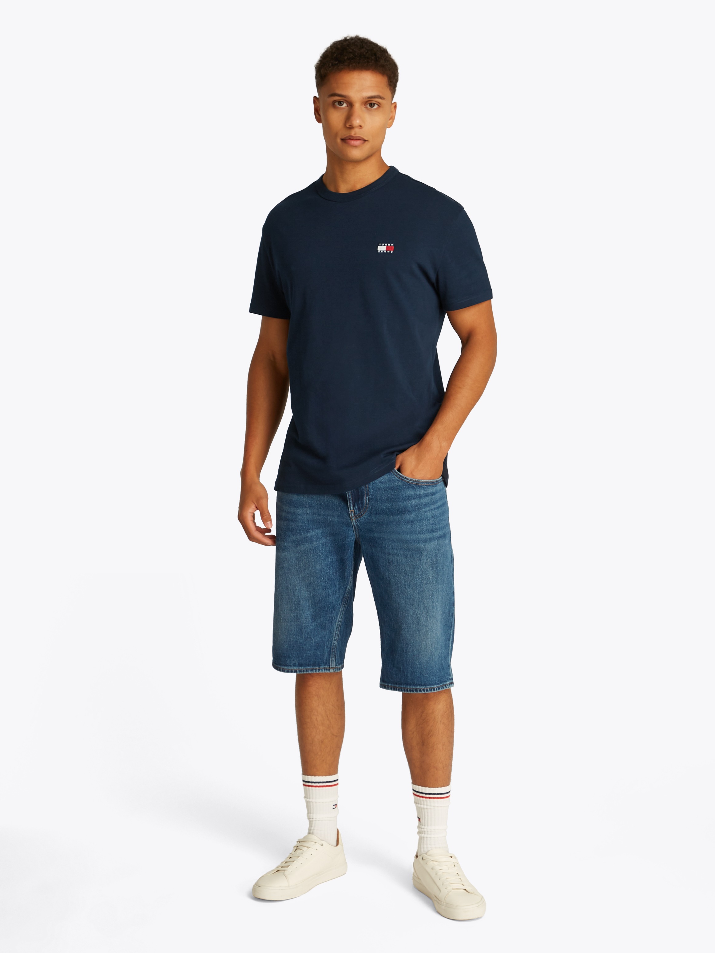 Tommy Jeans T-Shirt »TJM REG BADGE TEE EXT«, mit Logostickerei