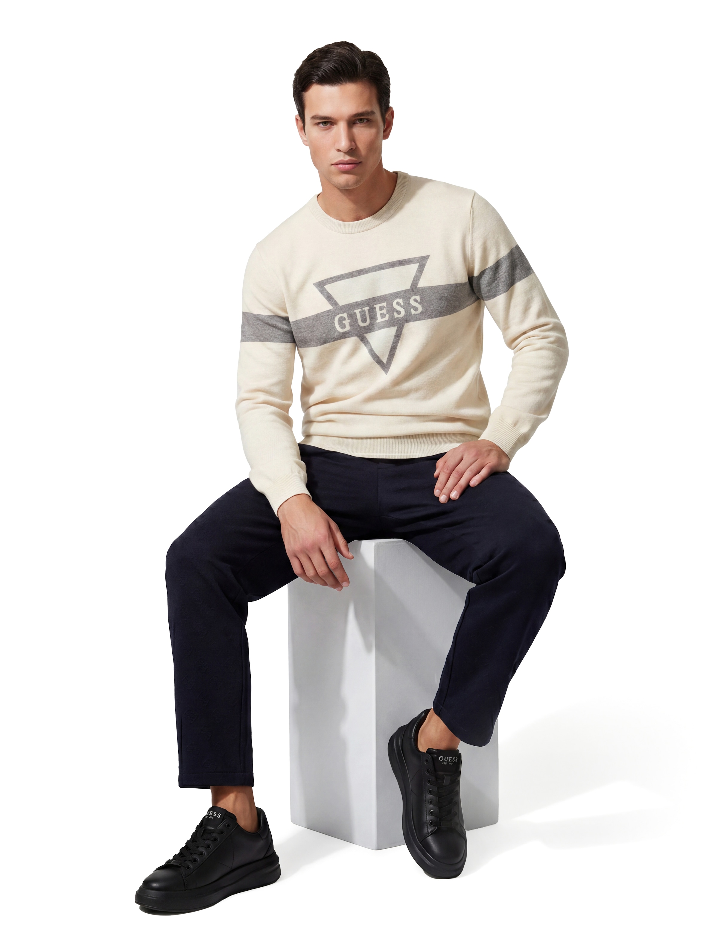 Guess Strickpullover mit Seide und Wolle, Regular Fit, Jacquard-Logo