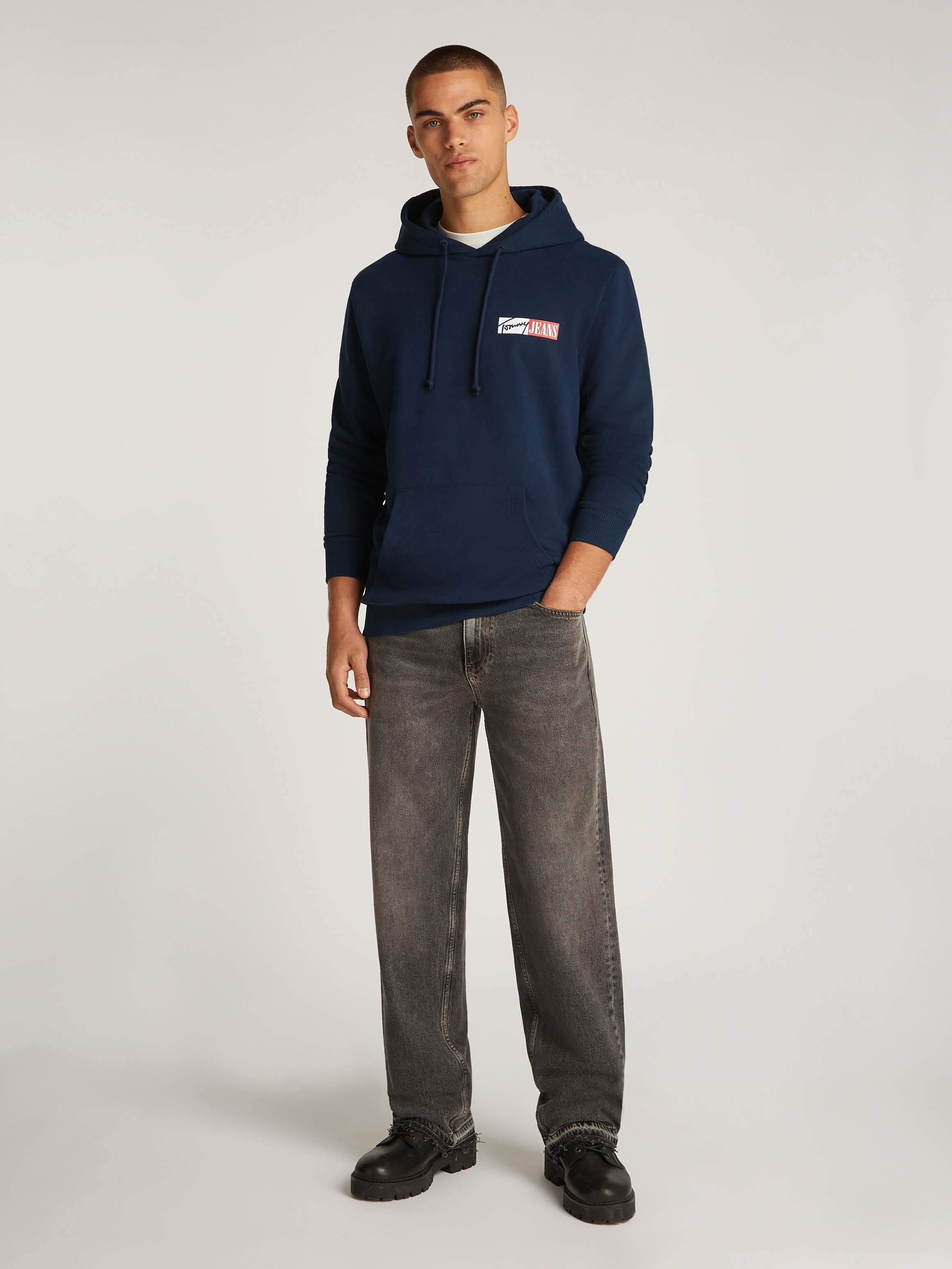 Tommy Jeans Plus Hoodie »TJM REG ENTRY GRAPHIC HOODIE EXT«, in Großen Größen, Logodruck, Kängurutasche