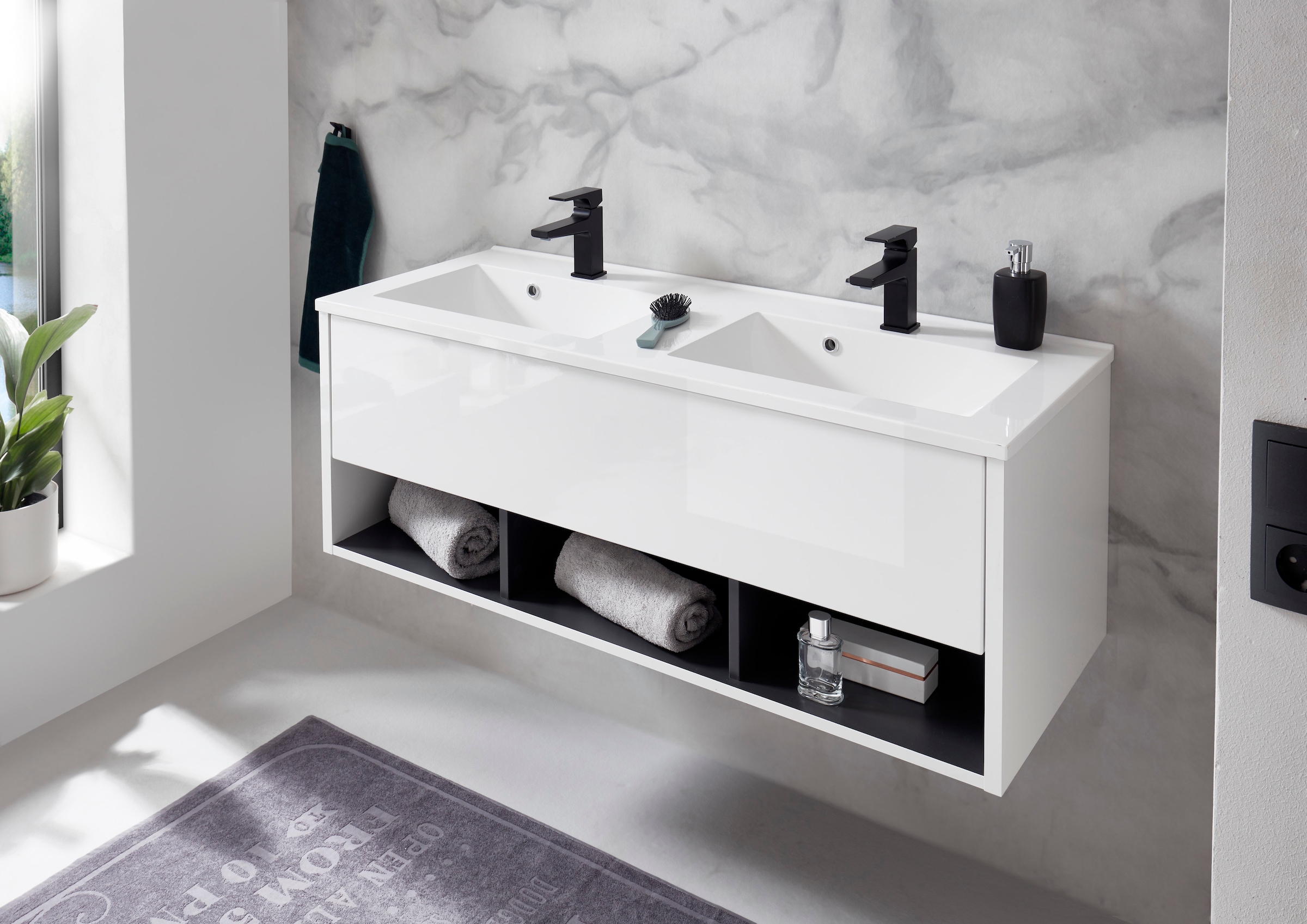 Places of Style Badmöbel-Set »Studio Line, Bad im modernen Design, 3-teiliges Badezimmer«, (3 St.), Schrank, Waschtisch und Spiegel, in zwei Farben verfügbar, Stauraum