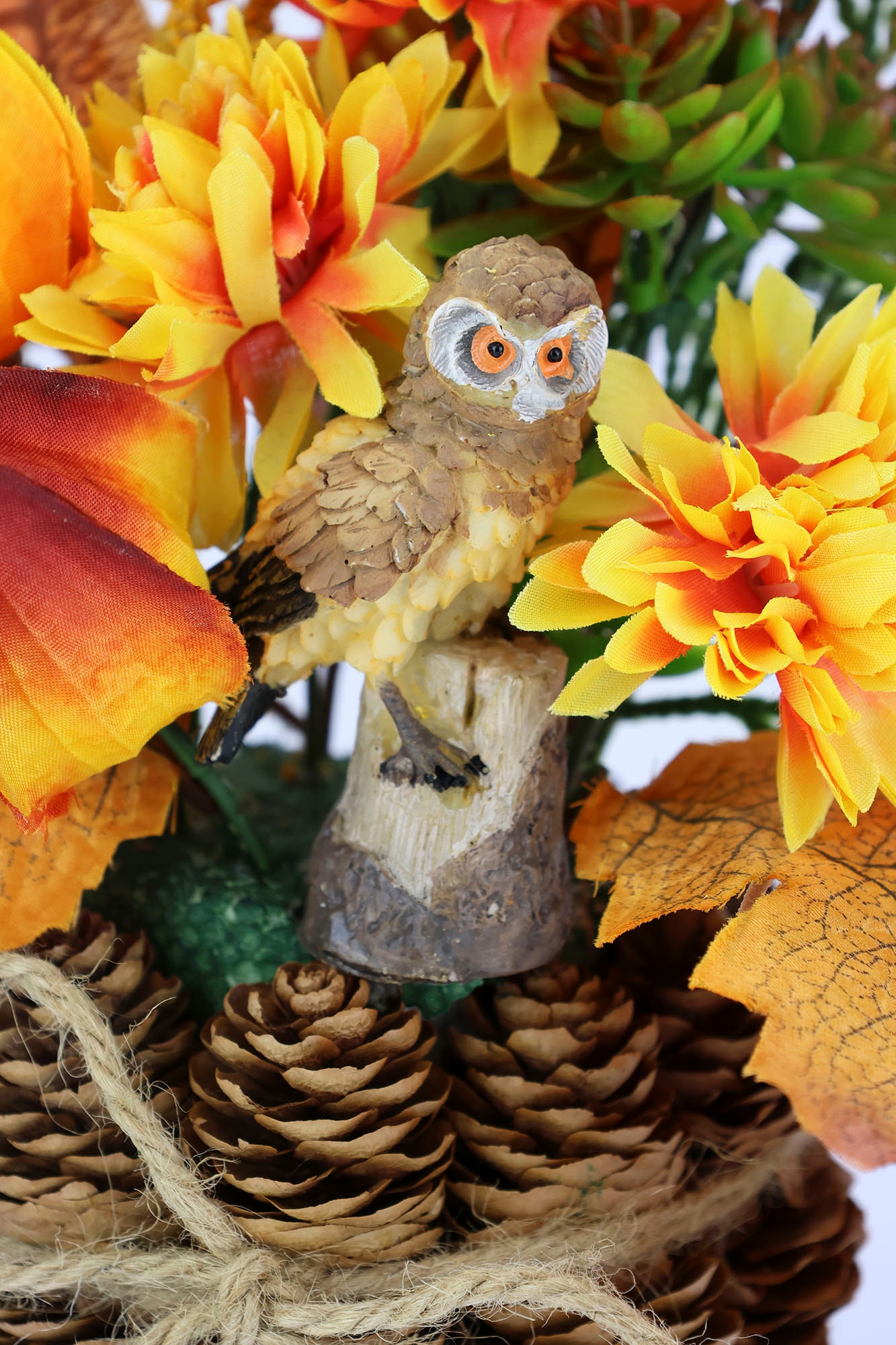 I.GE.A. Kunstblume »Herbstgesteck Chrysanthemen«, Im Zapfentopf mit Physalis, Eule, Herbstlaub