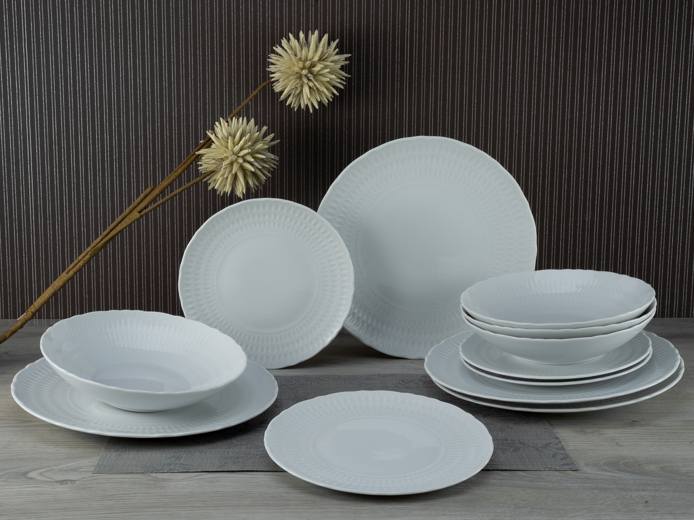 CreaTable Teller-Set »Geschirr-Set Sofia«, (Set, 12 tlg., Tafelservice für 4 Personen), Service, klassisch elegantes Relief, 12 Teile, für 4 Personen