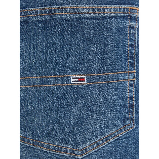 Tommy Jeans Mom-Jeans »MOM JEAN UHR TPR CG5136«, mit Logobadge und  Labelflags im OTTO Online Shop