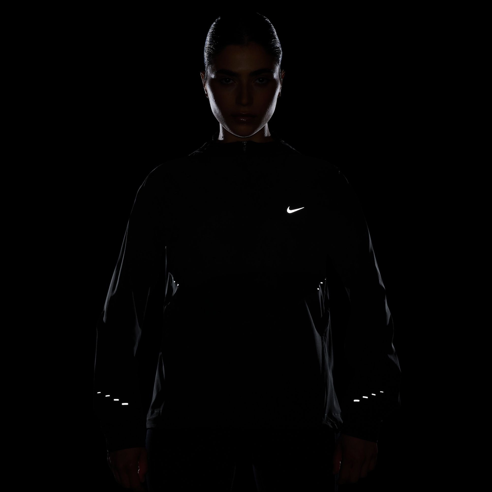Nike Laufjacke »W NK SWIFT RPL PKBL JKT« mit Kapuze mit Kapuze und Kordelzug, atmungsaktiv, wasserabweisend, windabweisend