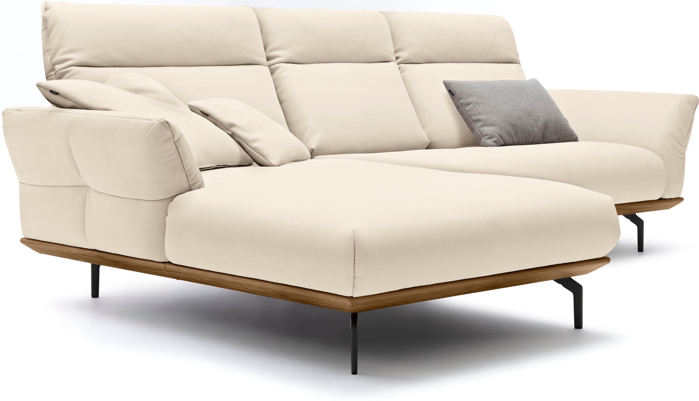 Creation BY ROLF BENZ Ecksofa »CR.460«, Sockel in Nussbaum, Winkelfüße in Umbragrau, Breite 298 cm