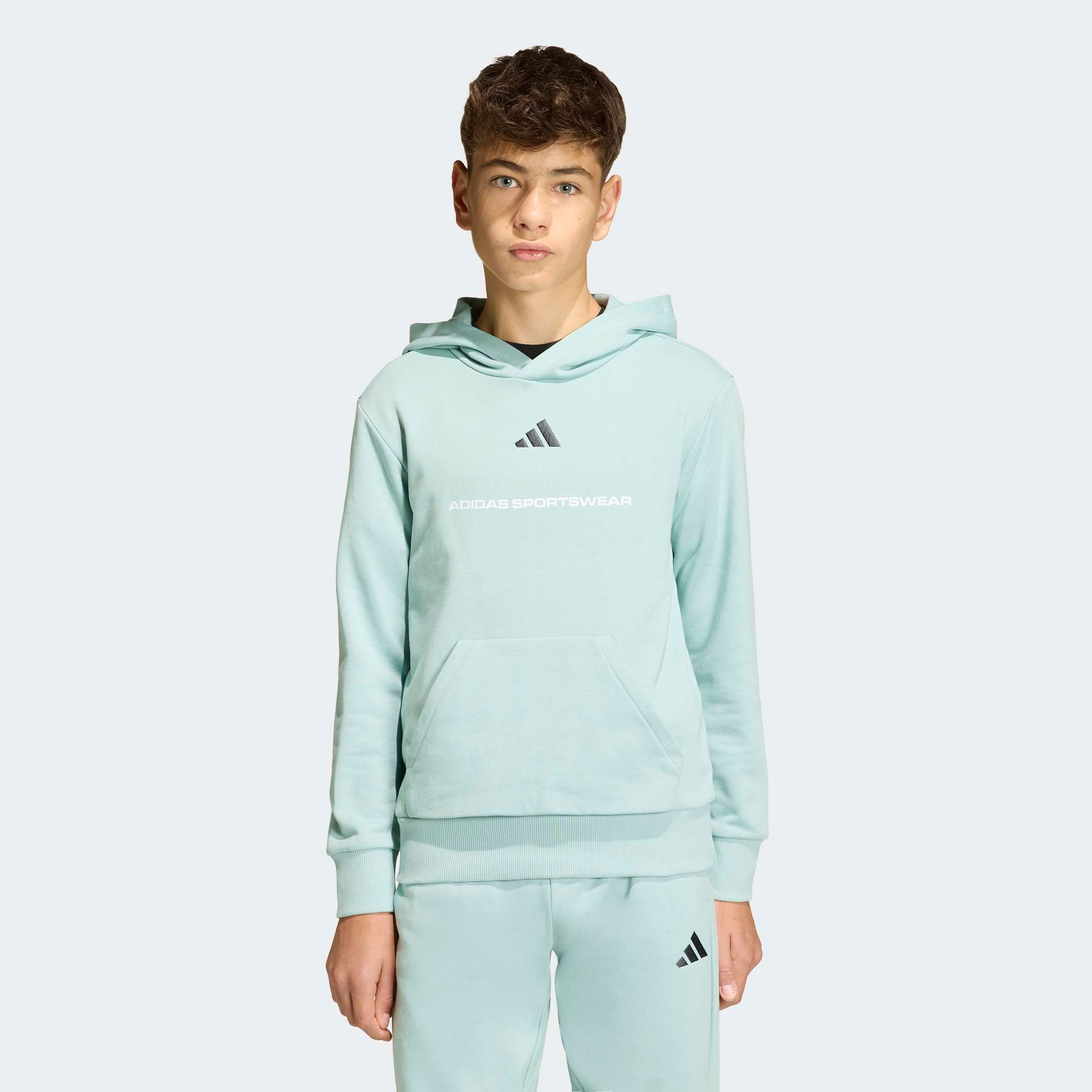 adidas Sportswear Kapuzensweatshirt »ADIDAS SLOGAN FLEECE-HOODIE«, mit Kängurutasche, sportlicher Stil, aus weichem Fleece
