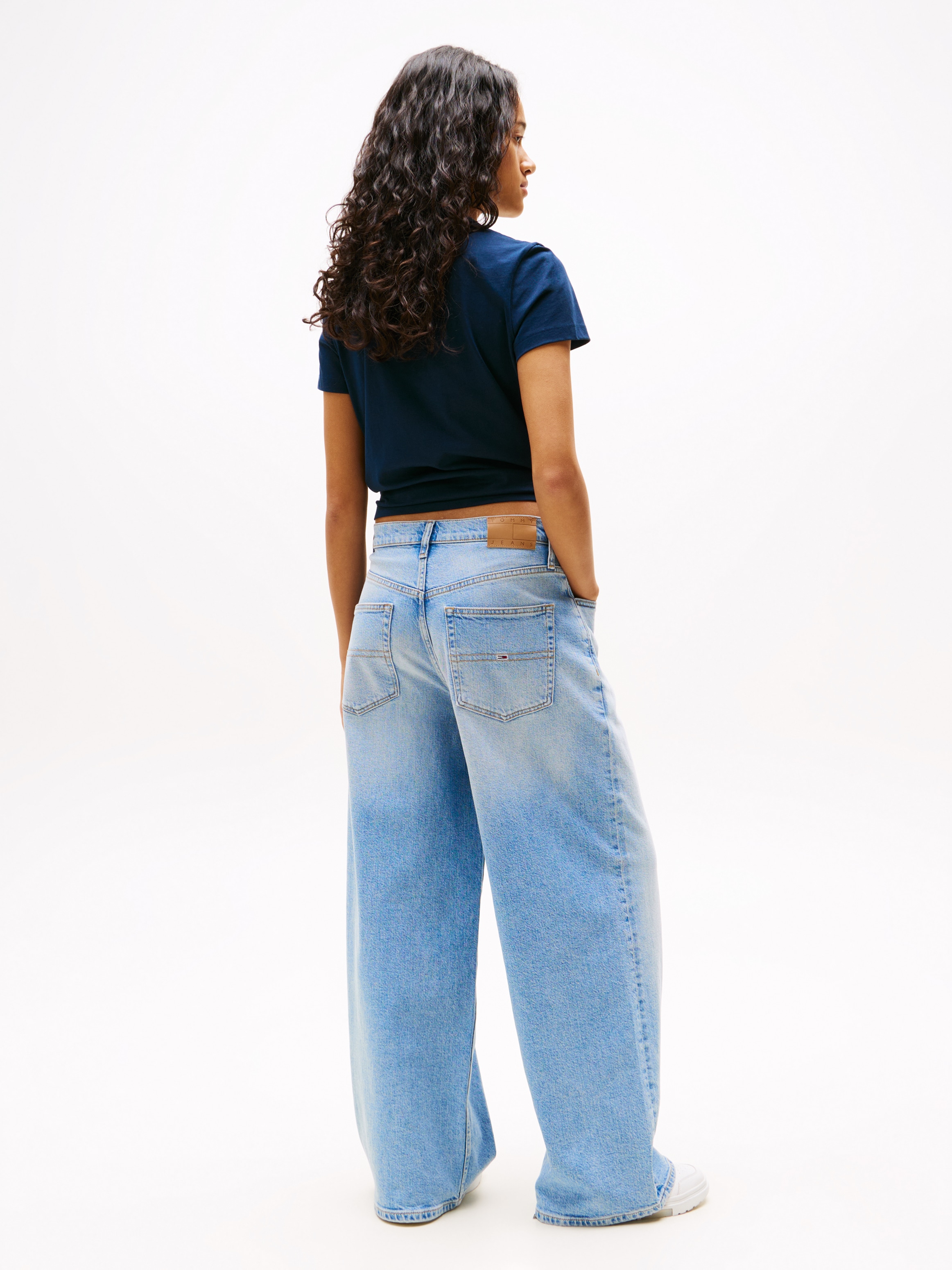 Tommy Jeans Loose-fit-Jeans »CHARLIE MR LOOSE WD«, mit Logostickerei