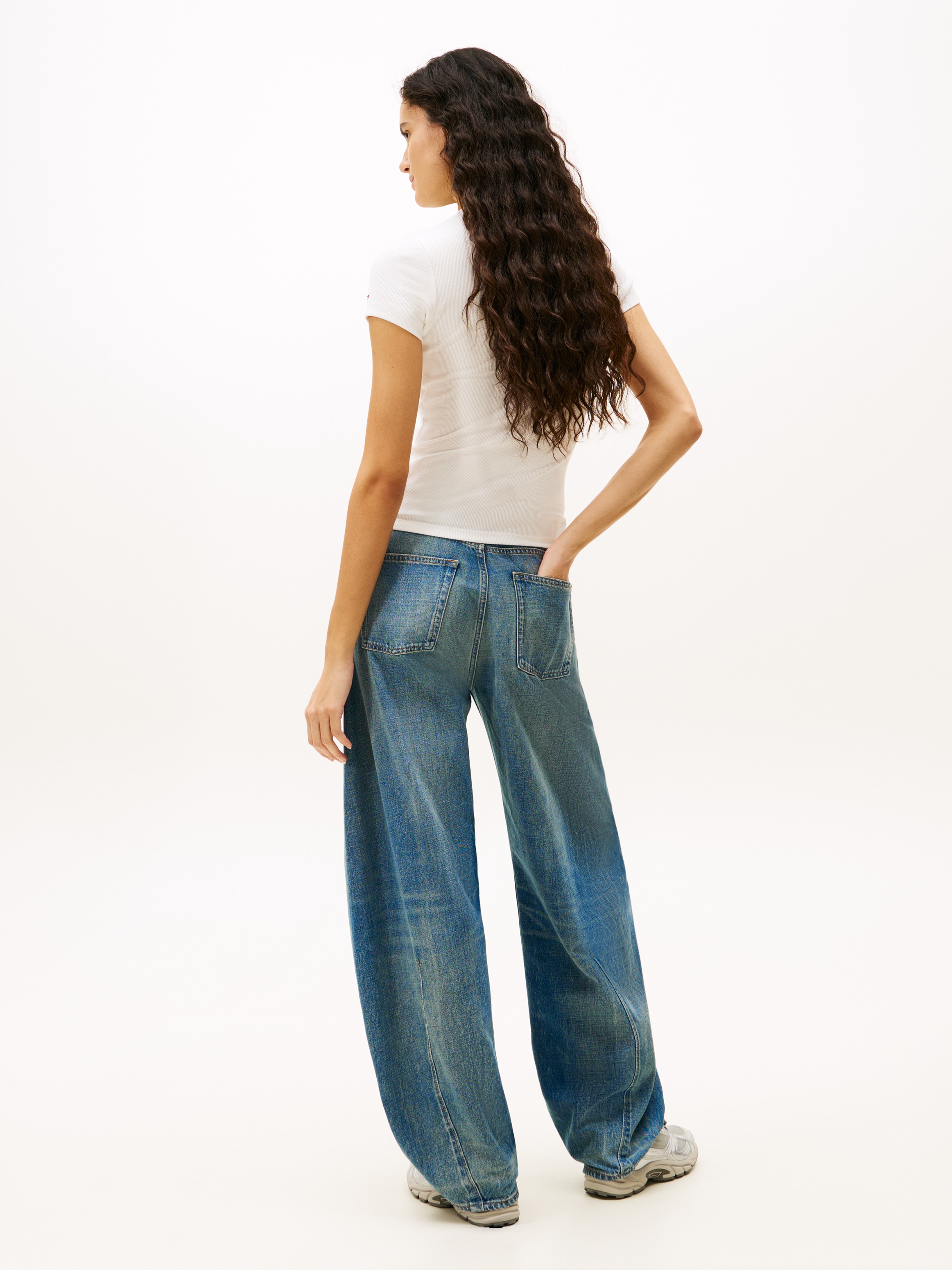Tommy Jeans Kurzarmshirt »TJW SLIM ESS LOGO 1 RIB TEE EXT« in gerippter Struktur