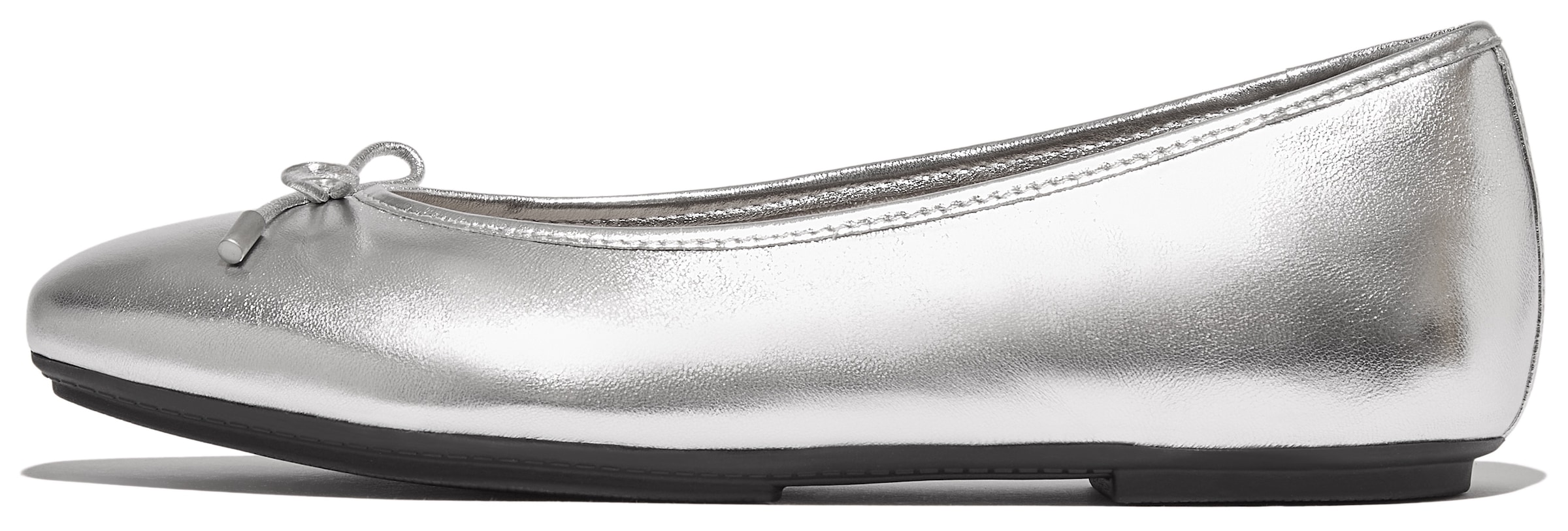 Fitflop Ballerina »Delicato Bow«, Loafer, Halbschuh, Slipper im Metallic Look, schmale Form