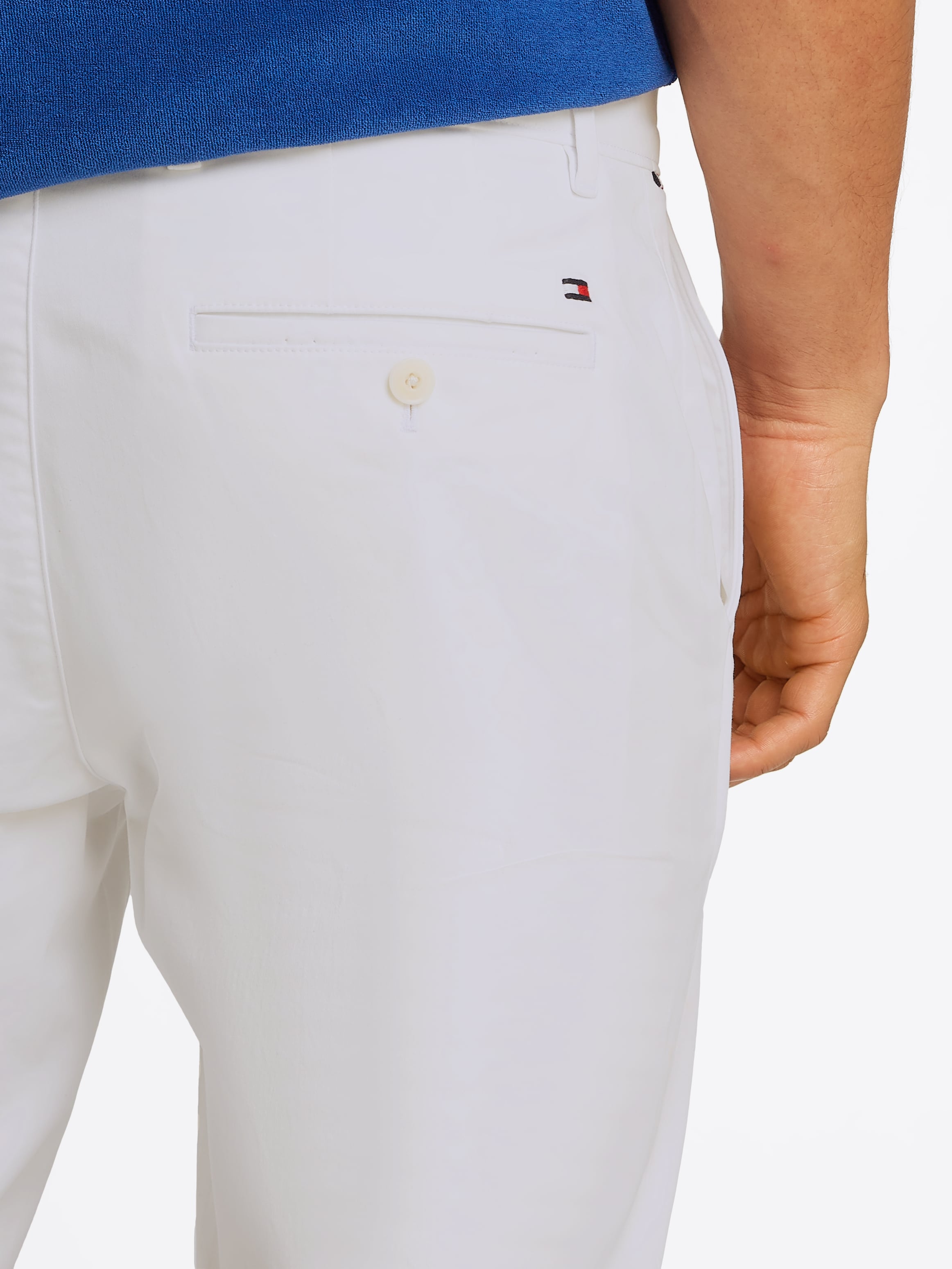 Tommy Hilfiger Chinohose »DENTON CHINO SATIN«, mit Gesäßtaschen mit Knopf, Logostickerei