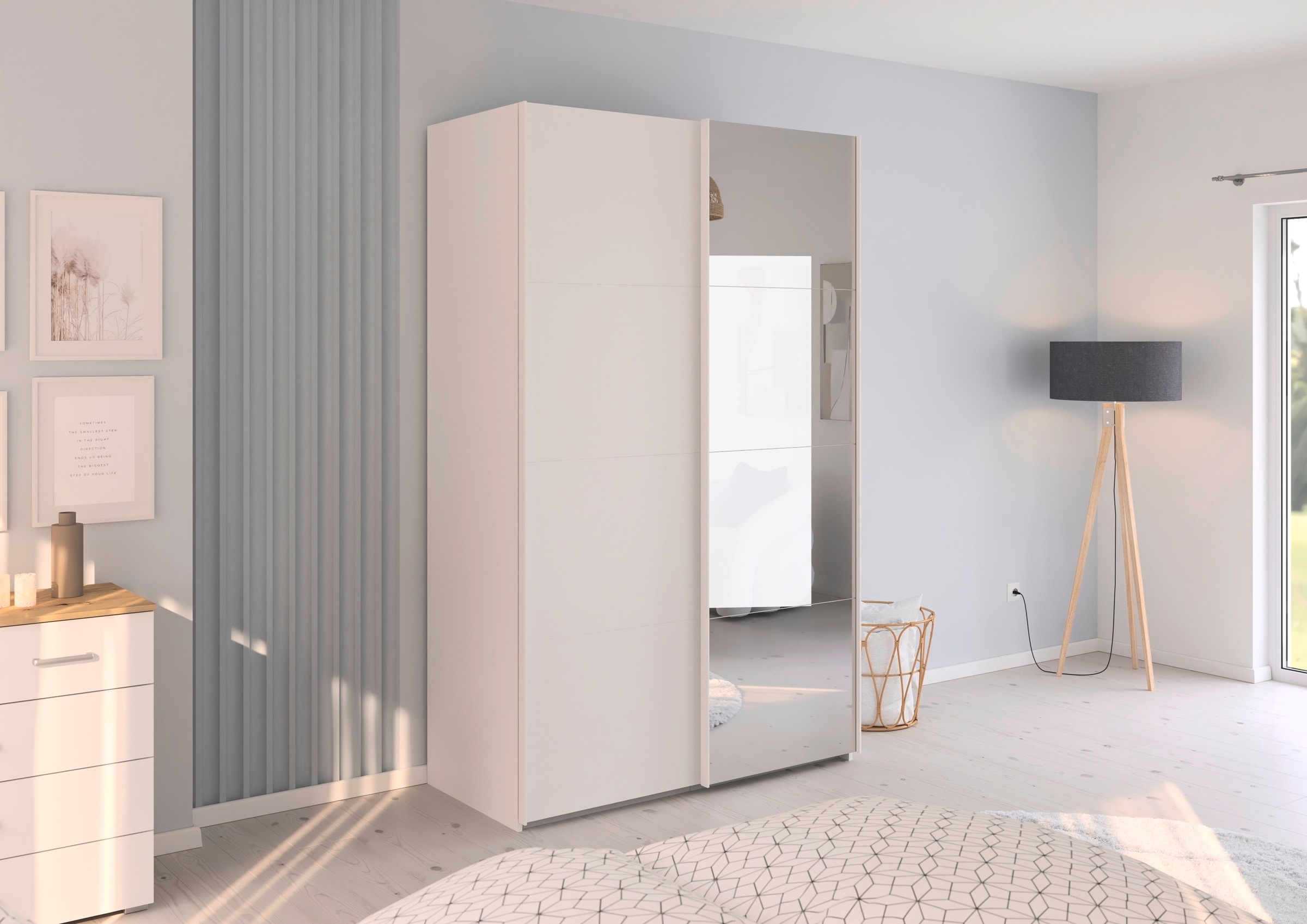 rauch Schwebetürenschrank »Kleiderschrank Schrank Garderobe Schlafzimmerschrank EVELYN« in elegantem Stil mit Spiegel 5 Breiten viel Stauraum MADE IN GERMANY