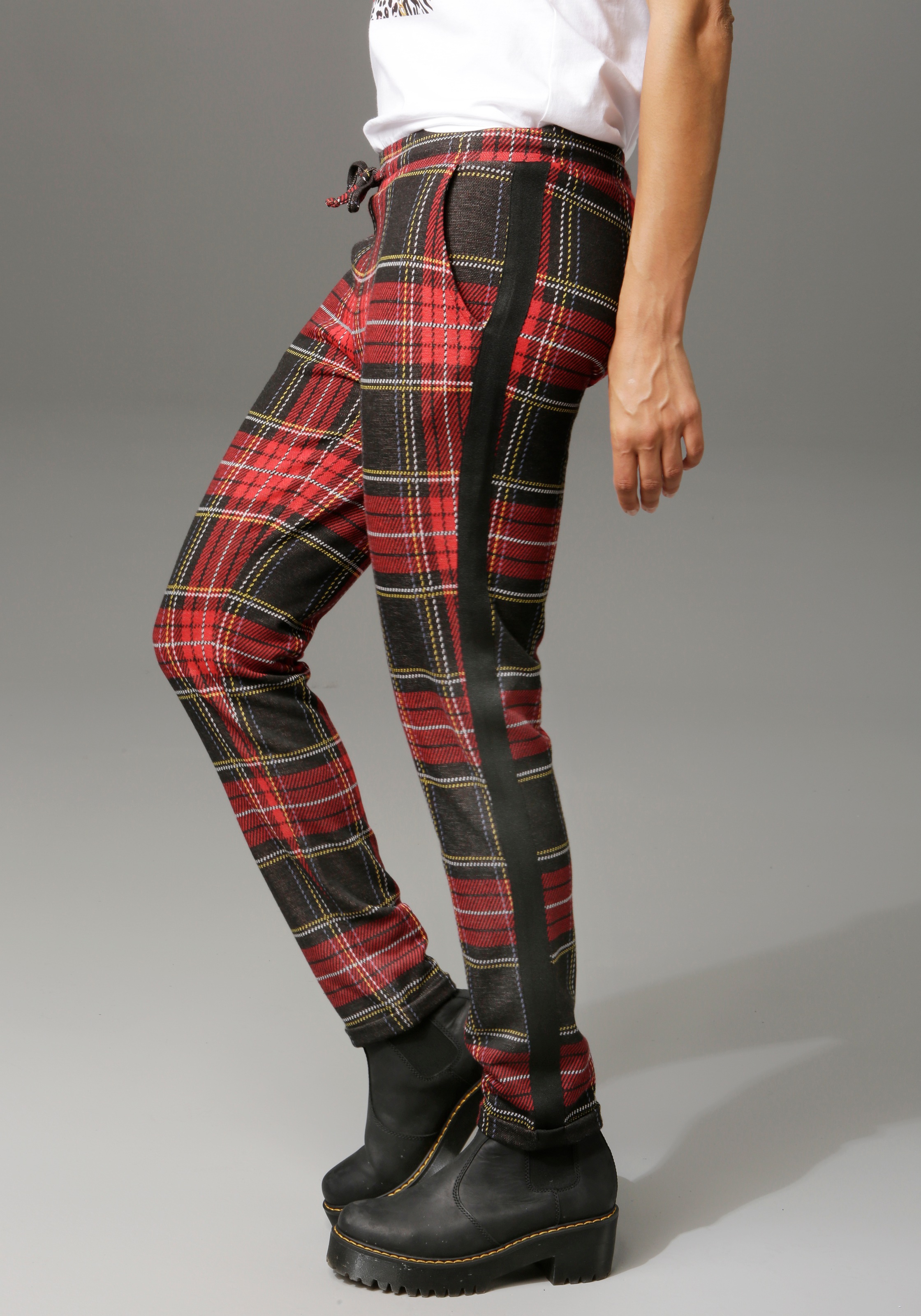 Aniston CASUAL Schlupfhose, mit Galonstreifen