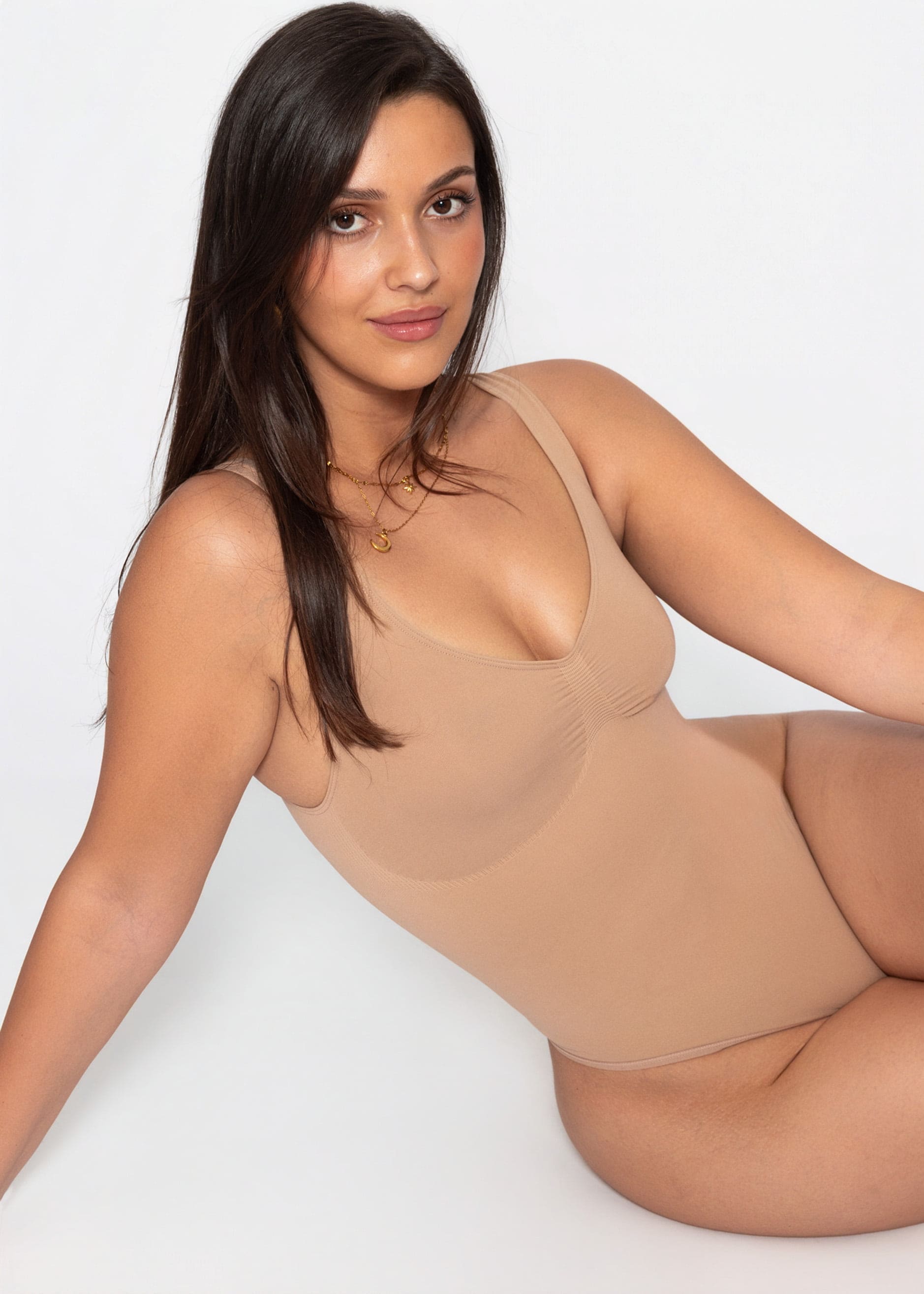 SASSYCLASSY Shaping-Body »Bodysuit Sculpting Shapewear mit String« Nahtloser Body mit verstellbaren Trägern und String Schwarz Rosa Nude