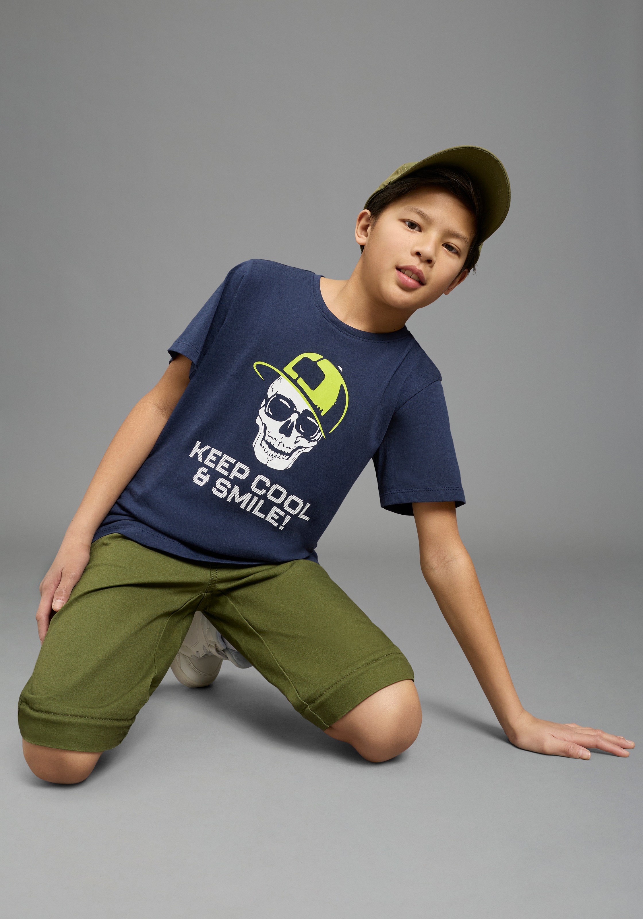 KIDSWORLD T-Shirt »Mit Sprüche-Print: KEEP COOL...« kurzärmelig,  basic geschnitten,  Rundhalsausschnitt,  aus Baumwolle
