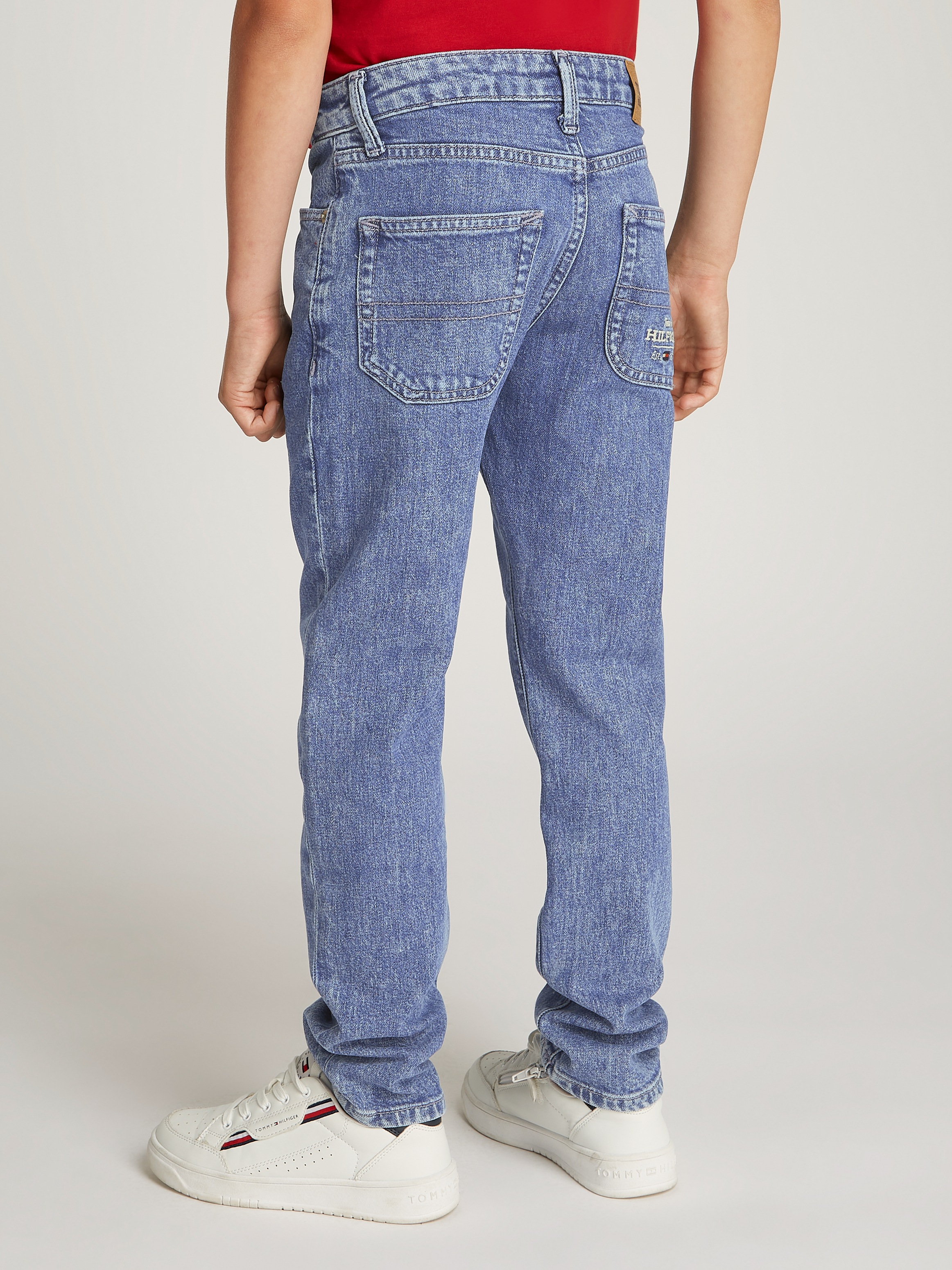 Tommy Hilfiger Straight-Jeans »MODERN STRAIGHT SALT&PEPPER«, mit Logostickerei