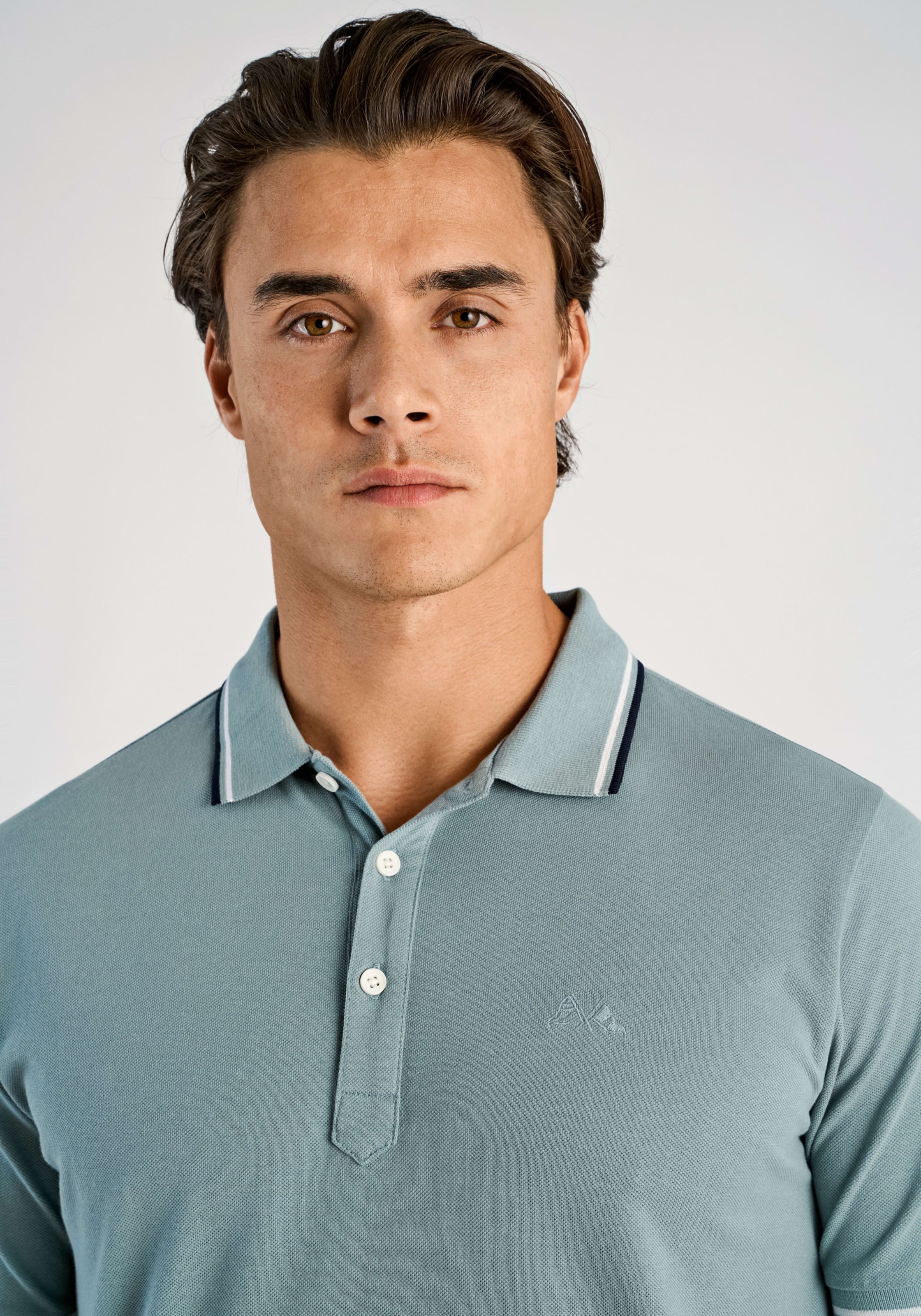 LINDBERGH Poloshirt mit Logo-Stickerei und abgesetzten Bündchen