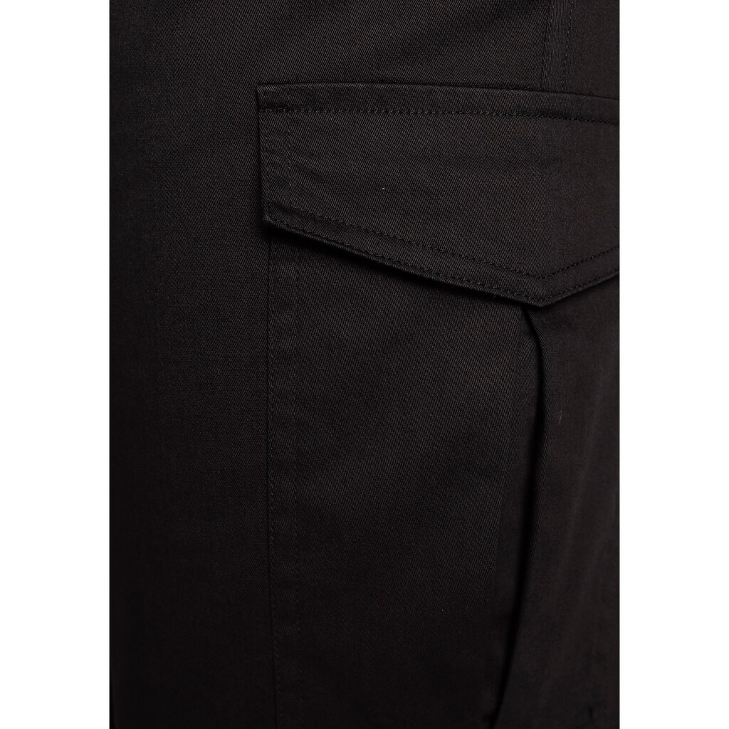 AJC Chinohose, mit trendigen Taschen am Bein inkl. Gürtel - NEUE KOLLEKTION