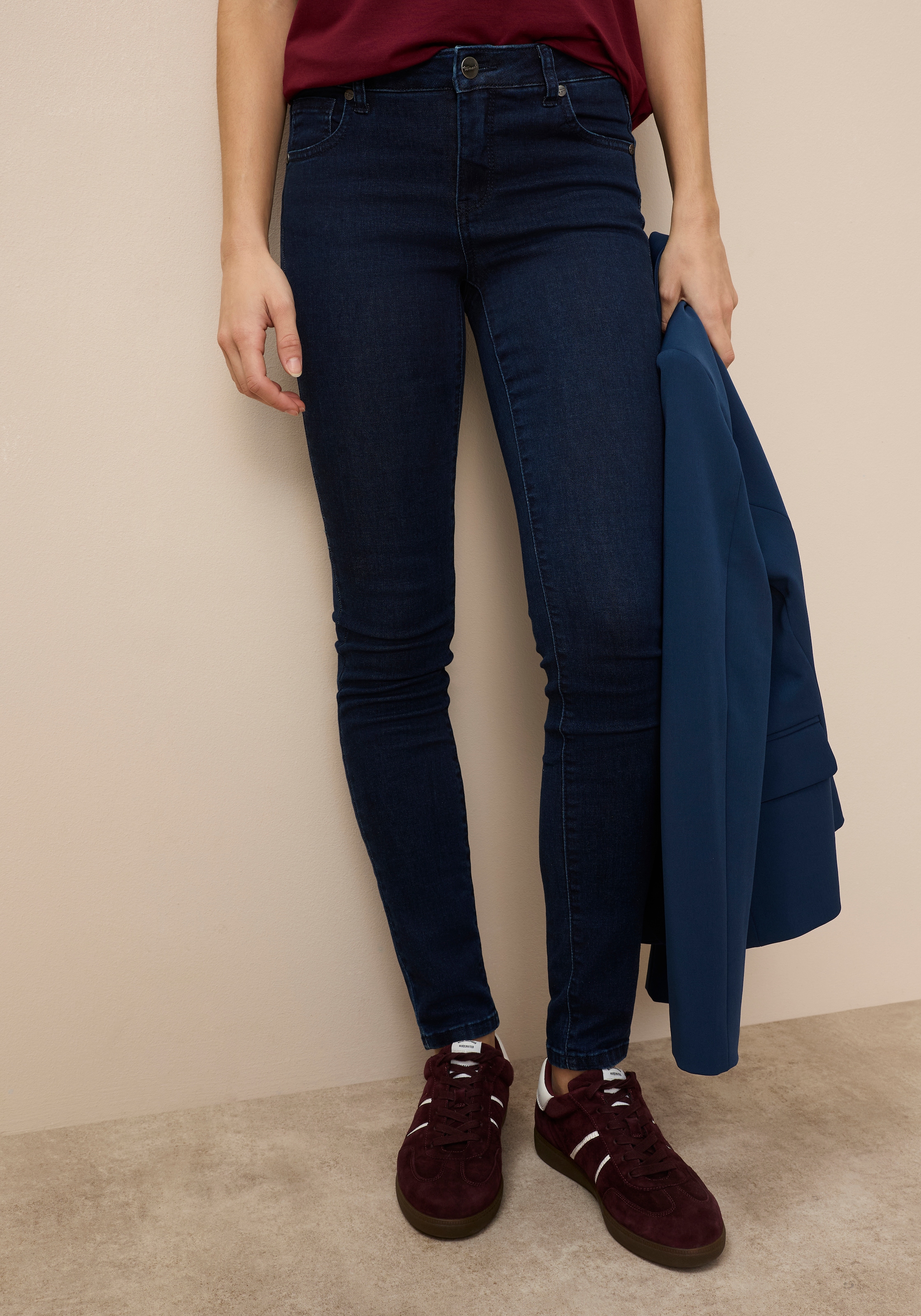 Tamaris Skinny-fit-Jeans »aus bequemen Stretch-Denim« schmale Beinweite, mit Gürtelschlaufenbund, mit Metallreißverschluss