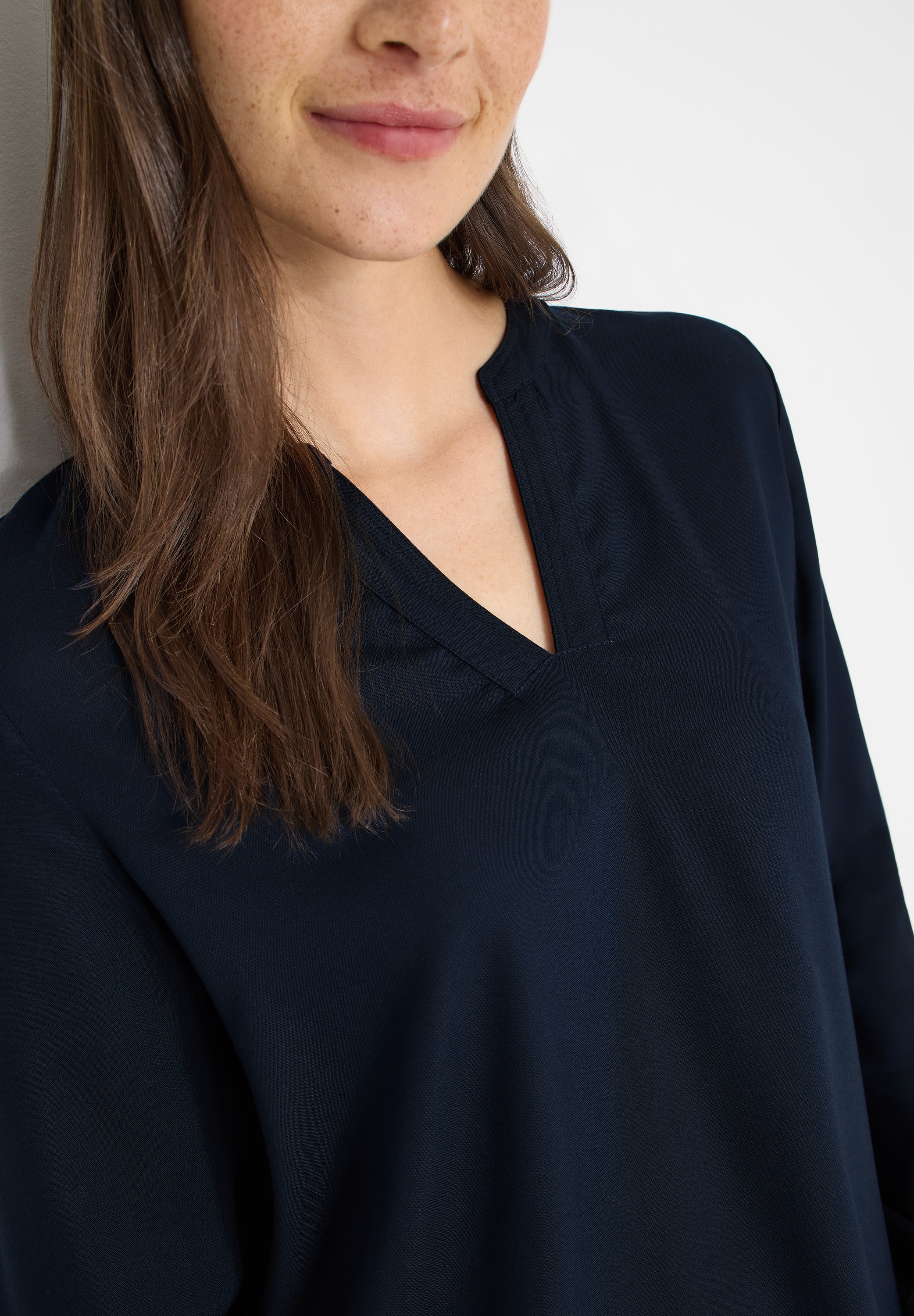 Cecil Langarmbluse mit Splitneck und aus reiner Viskose