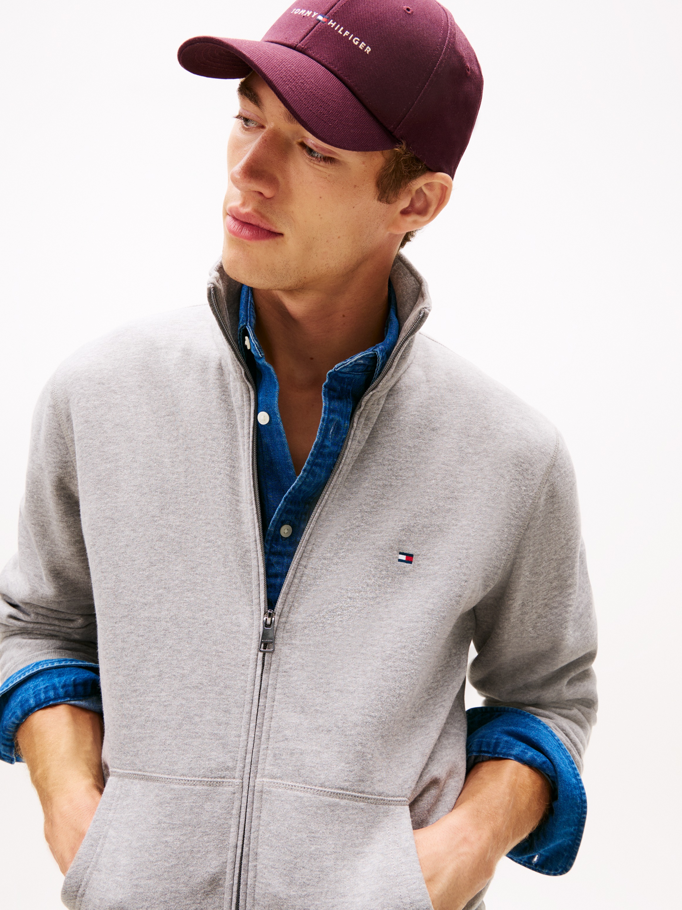 Tommy Hilfiger Sweatjacke »ESSENTIAL FLEECE STAND COLLAR« mit Stehkragen, regular fit, Rippbündchen