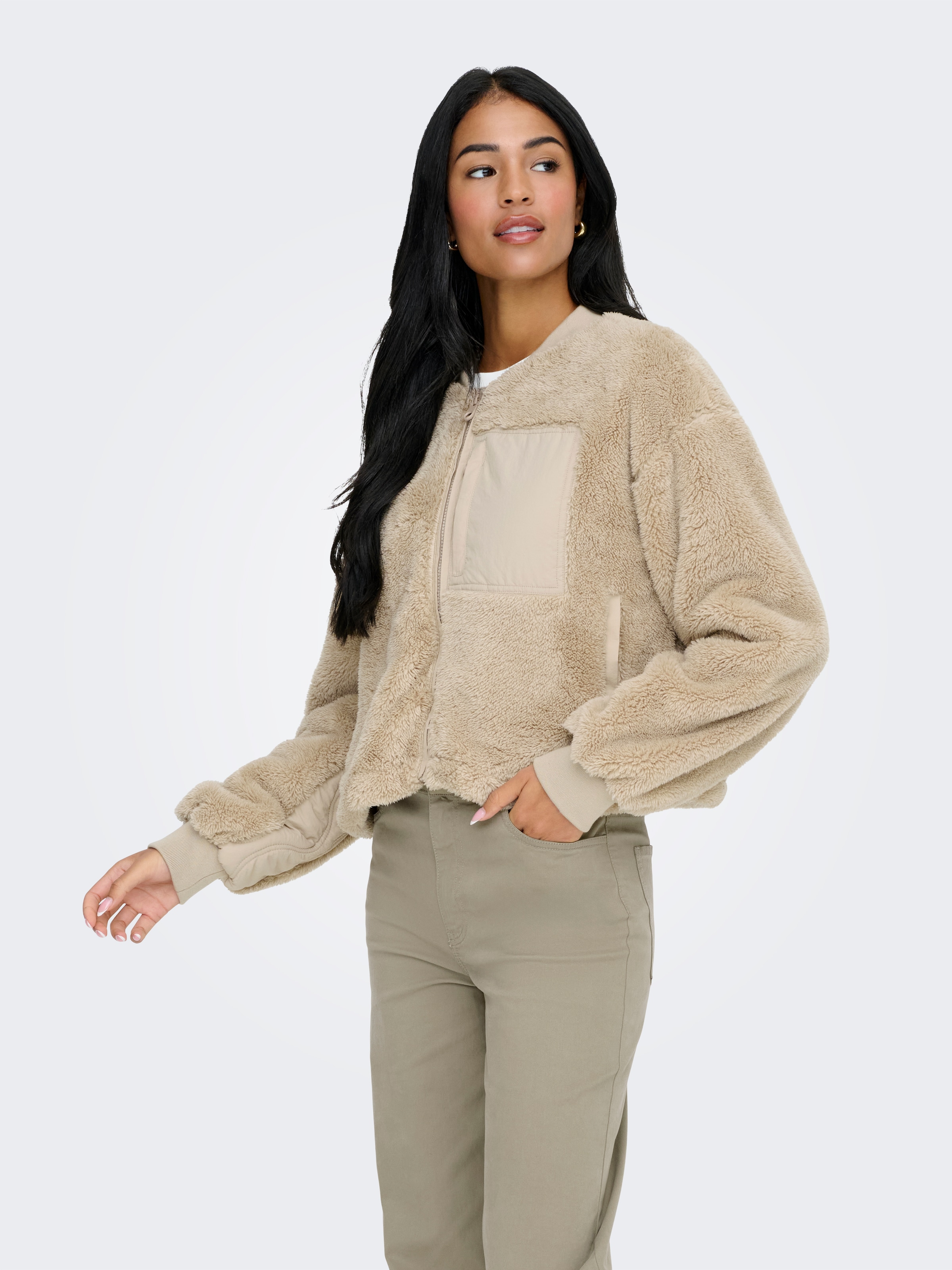 ONLY Plüschjacke »ONLANNA CONTACT LIFE SHORT JACKET CC OTW« Brusttasche mit Reißverschluss