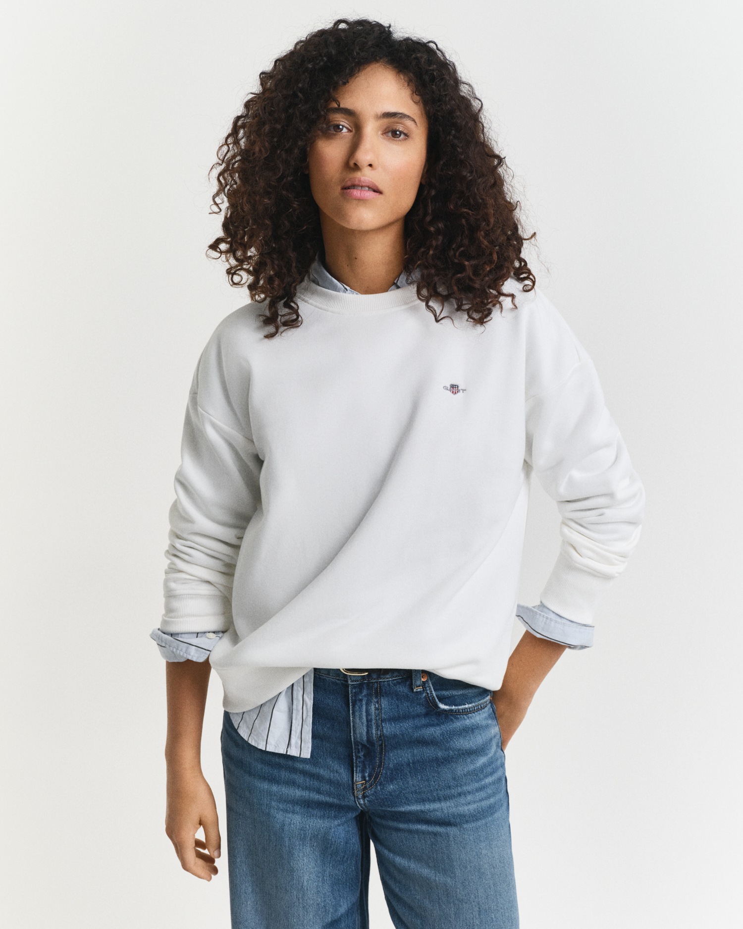 Gant Sweatshirt »SHIELD C-NECK SWEAT«, Grafische GANT-Stickerei auf der Brust
