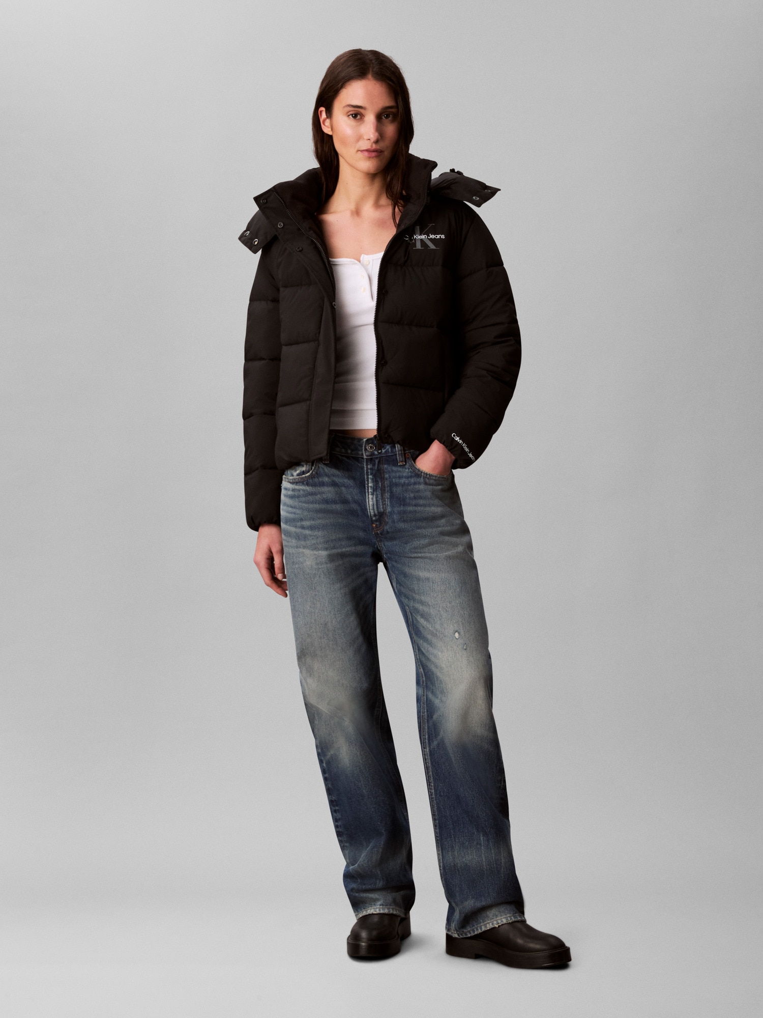 Calvin Klein Jeans Steppjacke mit Kapuze Stehkragen, in kurzer Form, abnehmbare Kapuze