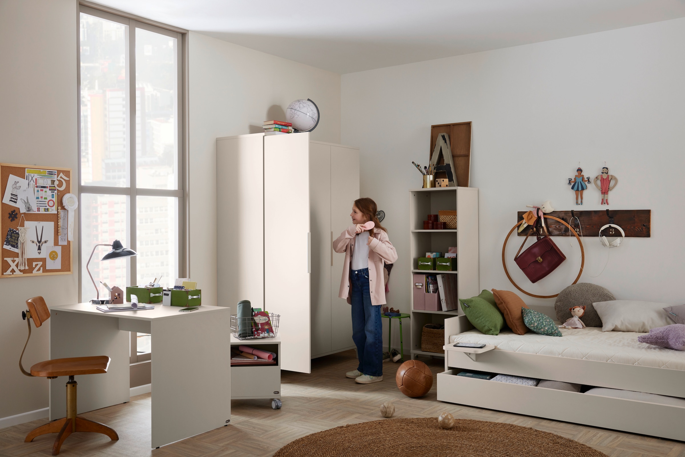 YUNY by PAIDI Kinderbett »SISTER LOU mit Bettkasten, Jugendliege« bietet extra Stauraum oder zweite Liegefläche, Kojenliege Beige