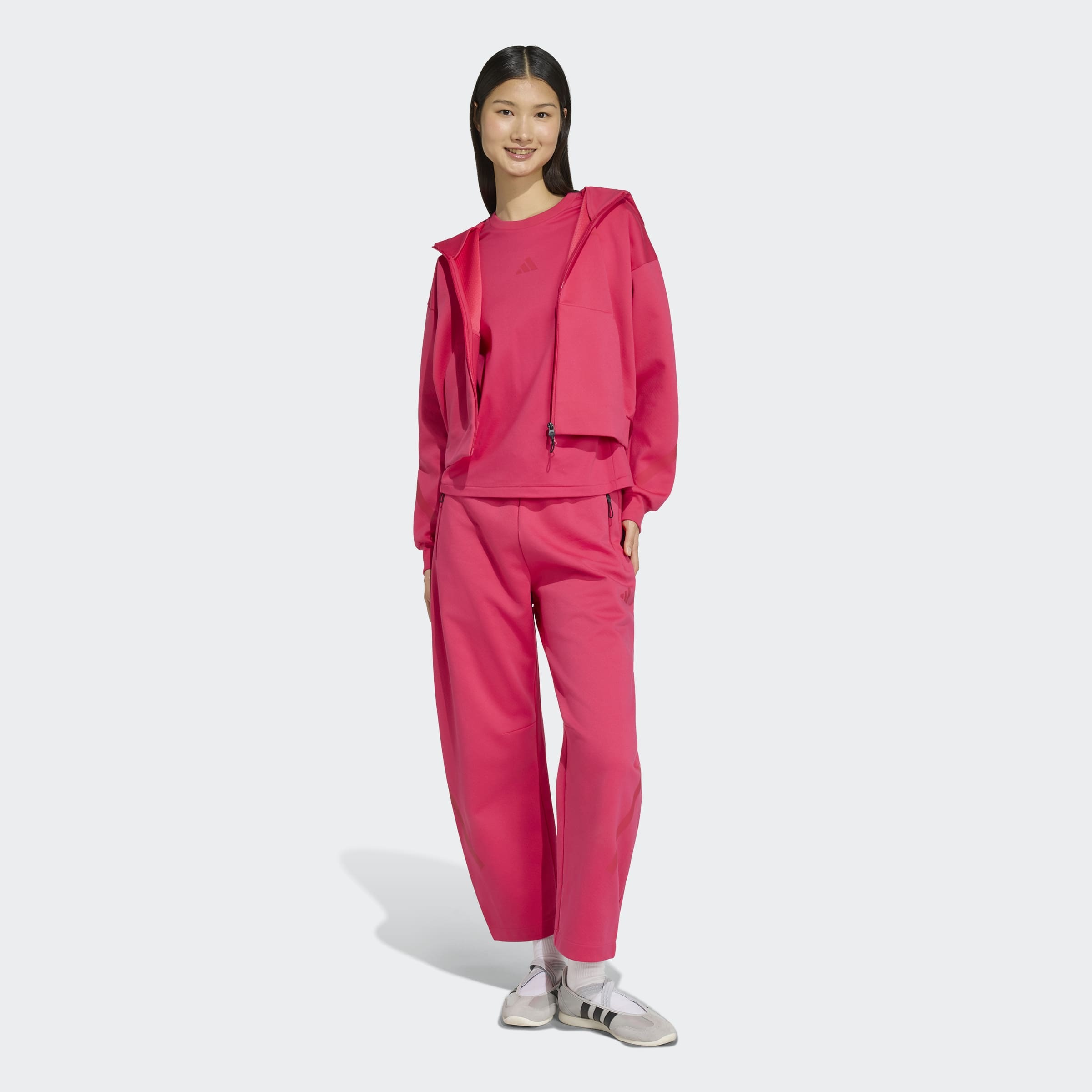 adidas Sportswear Kapuzensweatshirt »ADIDAS Z.N.E. CROPPED FULL ZIP«, mit Rundhalsausschnitt, ohne Verschluss, in normaler Länge
