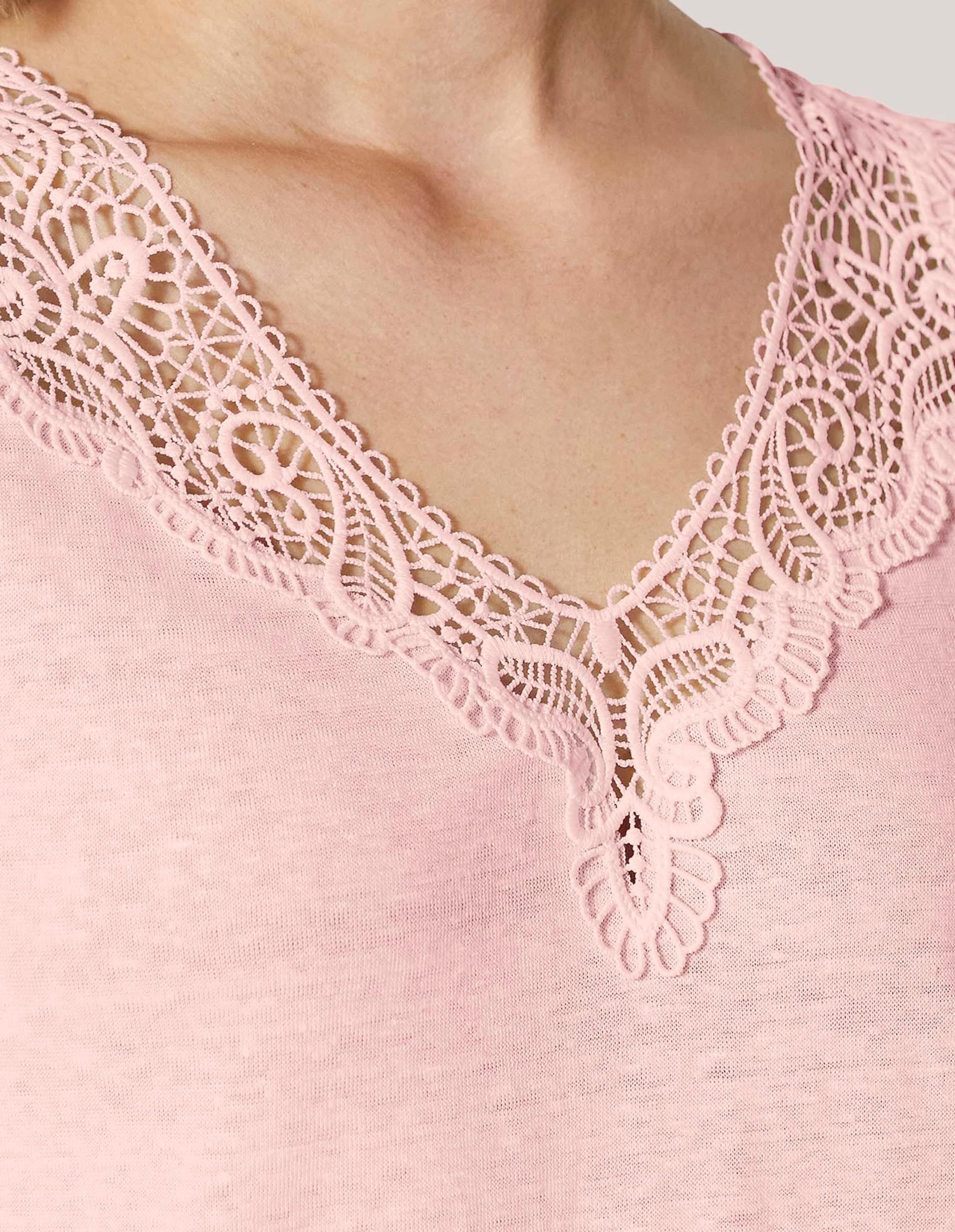 MADELEINE Kurzarmshirt »Shirt Kurzarm-Shirt aus Leinen mit feinem Spitzen-Akzent«