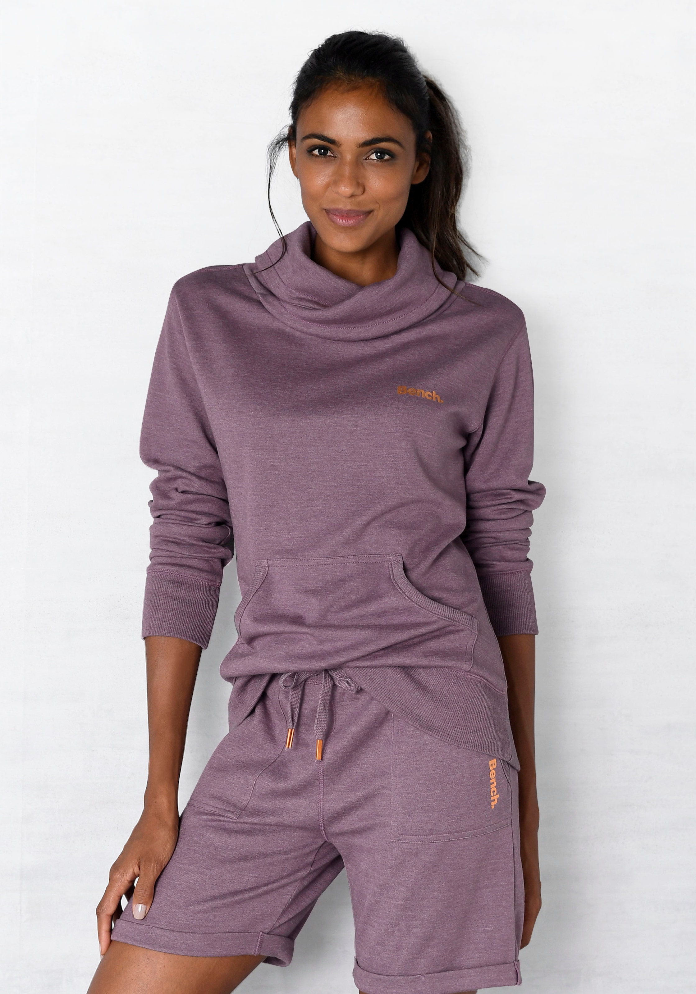 Bench. Loungewear Longsweatshirt »mit Stehkragen in Layeroptik«, und Kängurutasche, Loungewear, Loungeanzug