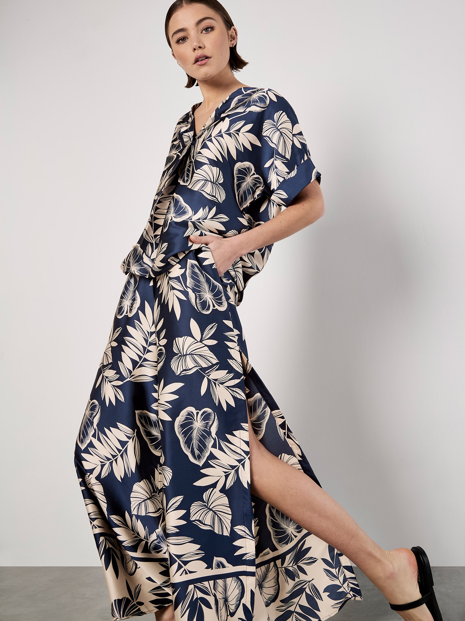 Apricot Stoffhose »Hose«  mit Palmenblätterdruck