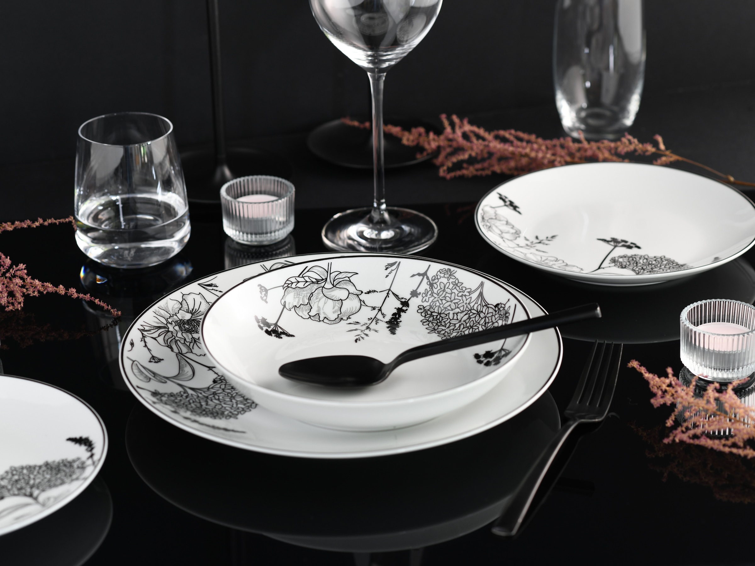 CreaTable Teller-Set »Luna Black Flower, Teller Set 18-tlg« Harmonische Coupeform