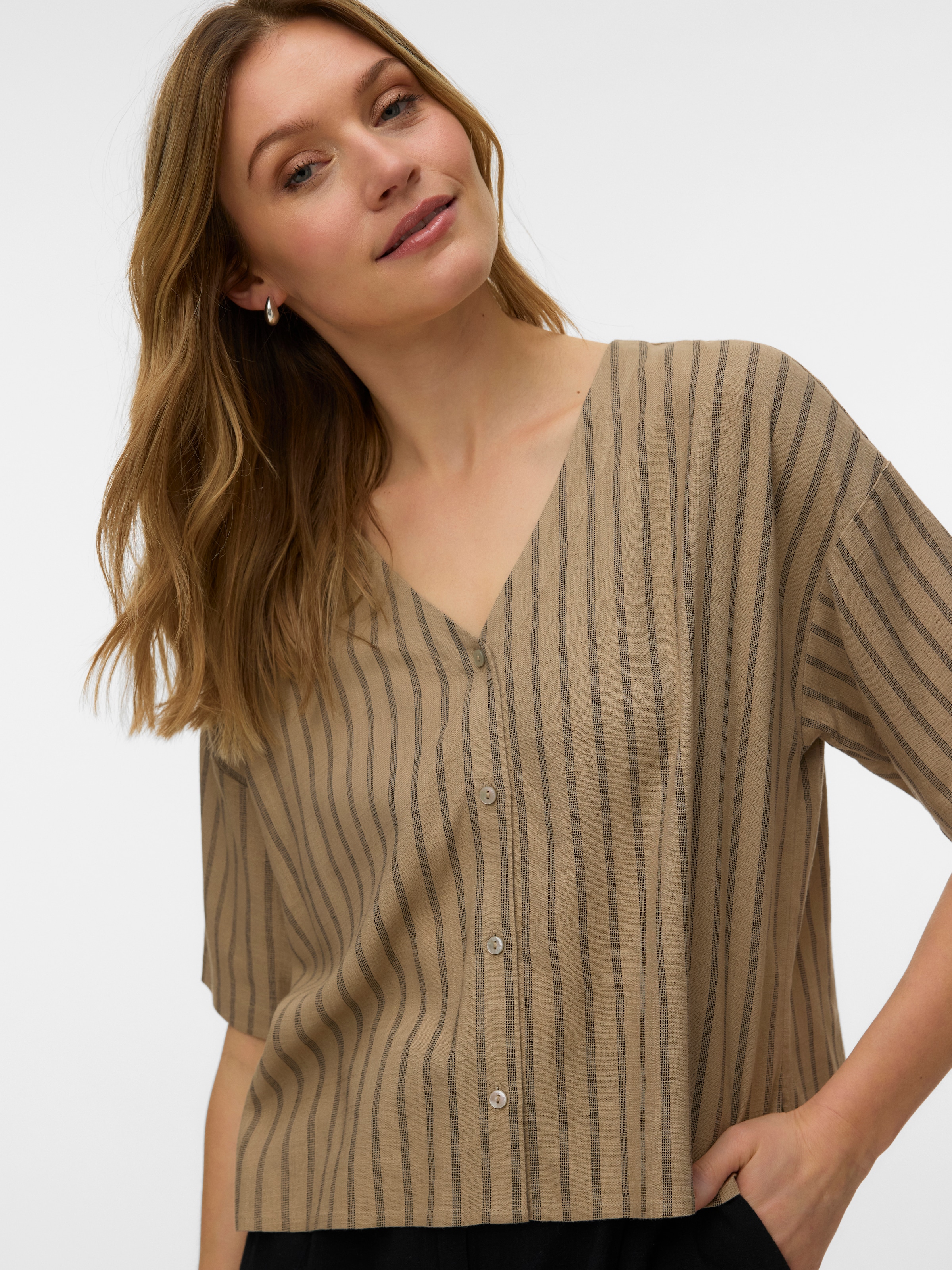 Vero Moda Kurzarmbluse »VMROSIE 2/4 V-NECK SHIRT NOOS« Viskosemischung. mit Leinen, Kurzarm