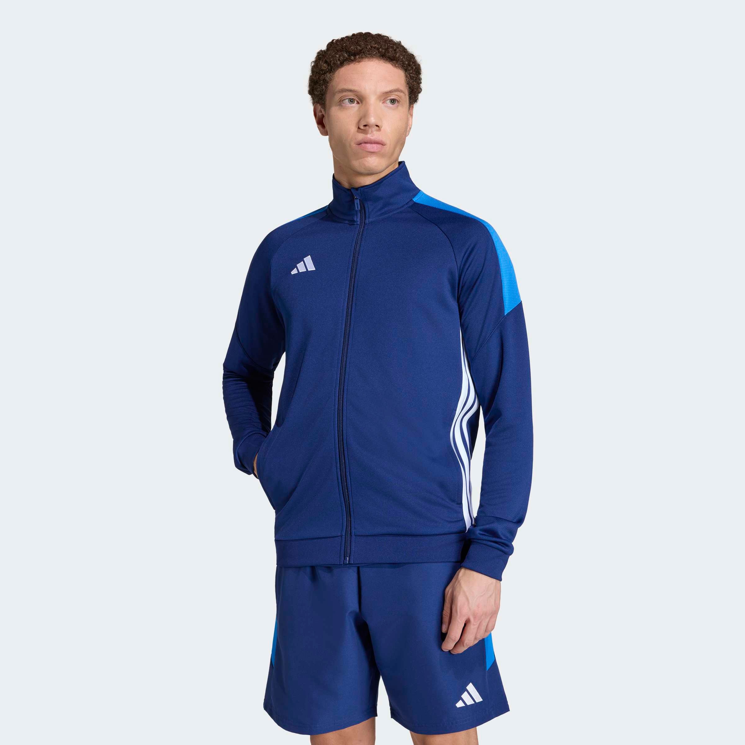 adidas Performance Trainingsanzug »TIRO 26 ESSENTIALS« 2 zweiteiliger Trainingsanzug, sportlicher Stil