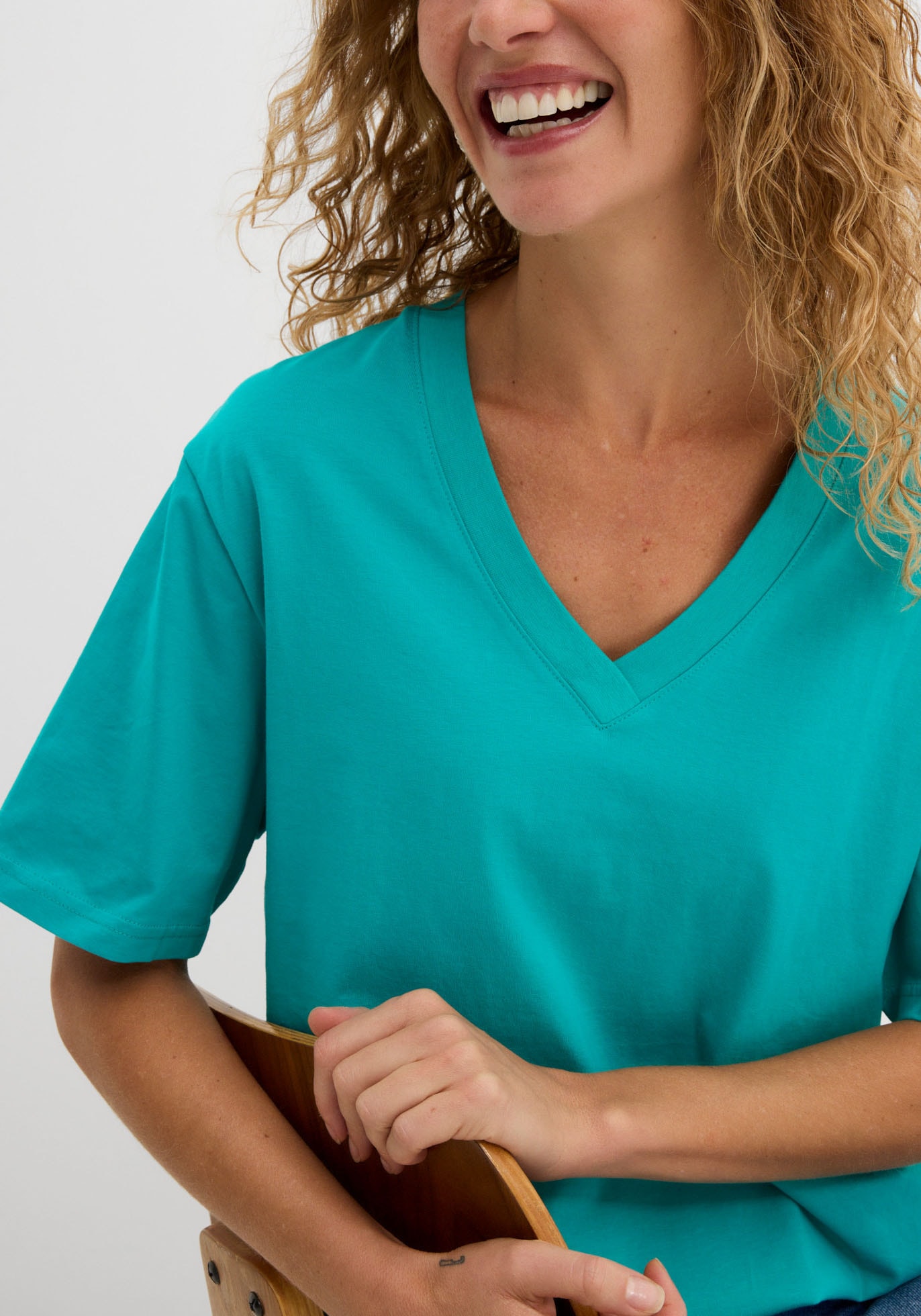 bonprix Longshirt »Weites Long-Shirt mit V-Ausschnitt, Kurzarm (5er Pack)« Packung, 5 tlg. lockere Passform, Kurzarm, mit V-Ausschnitt, unifarben