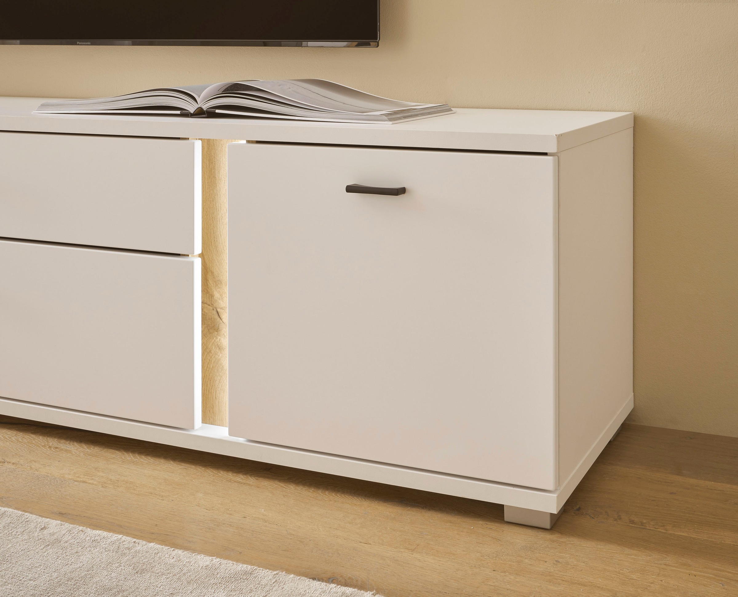 INOSIGN Wohnwand »LONG ISLAND«, (Set, 3 St.), in moderner Trendfarbe,inklusive senkrechter Beleuchtung,Breite 240 cm