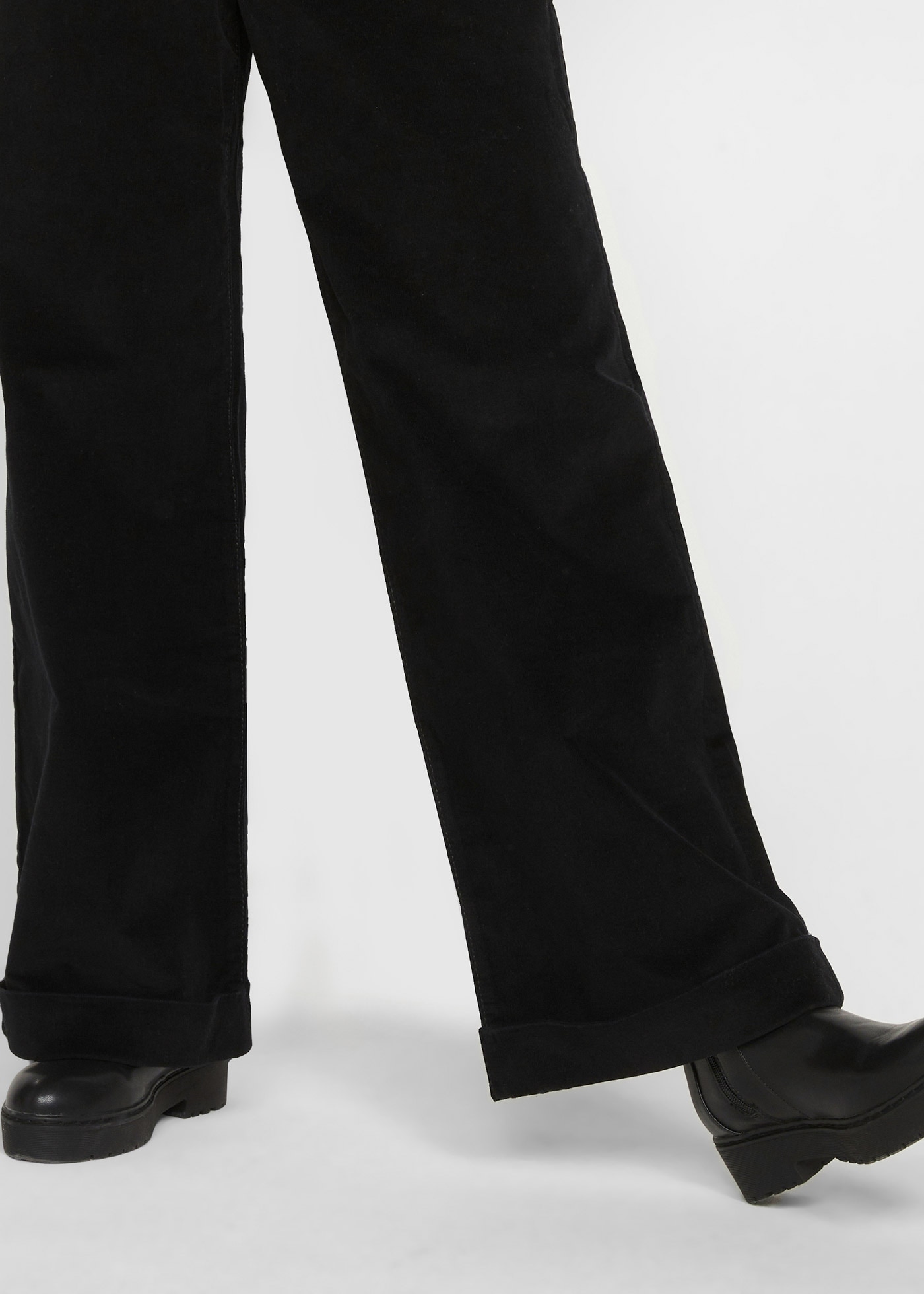 bonprix Cordhose  Loose Fit, High-Waist-Design, mit Bequembund