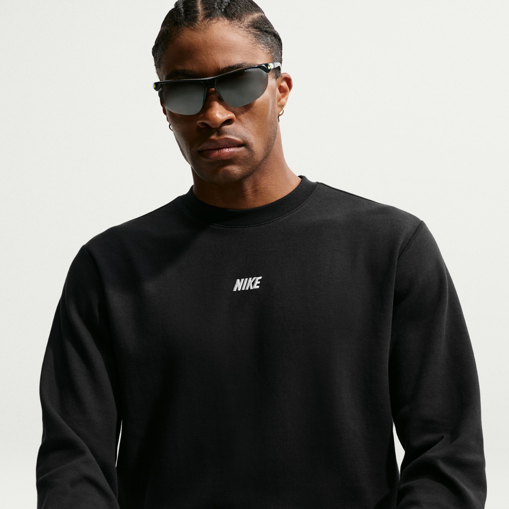 Nike Sportswear Sweatshirt »Nike Sportswear Club Men's Long-Sleeve Varsity Crew«, mit Varsity-inspiriertem Design, in den Größen S bis XXXL erhältlich
