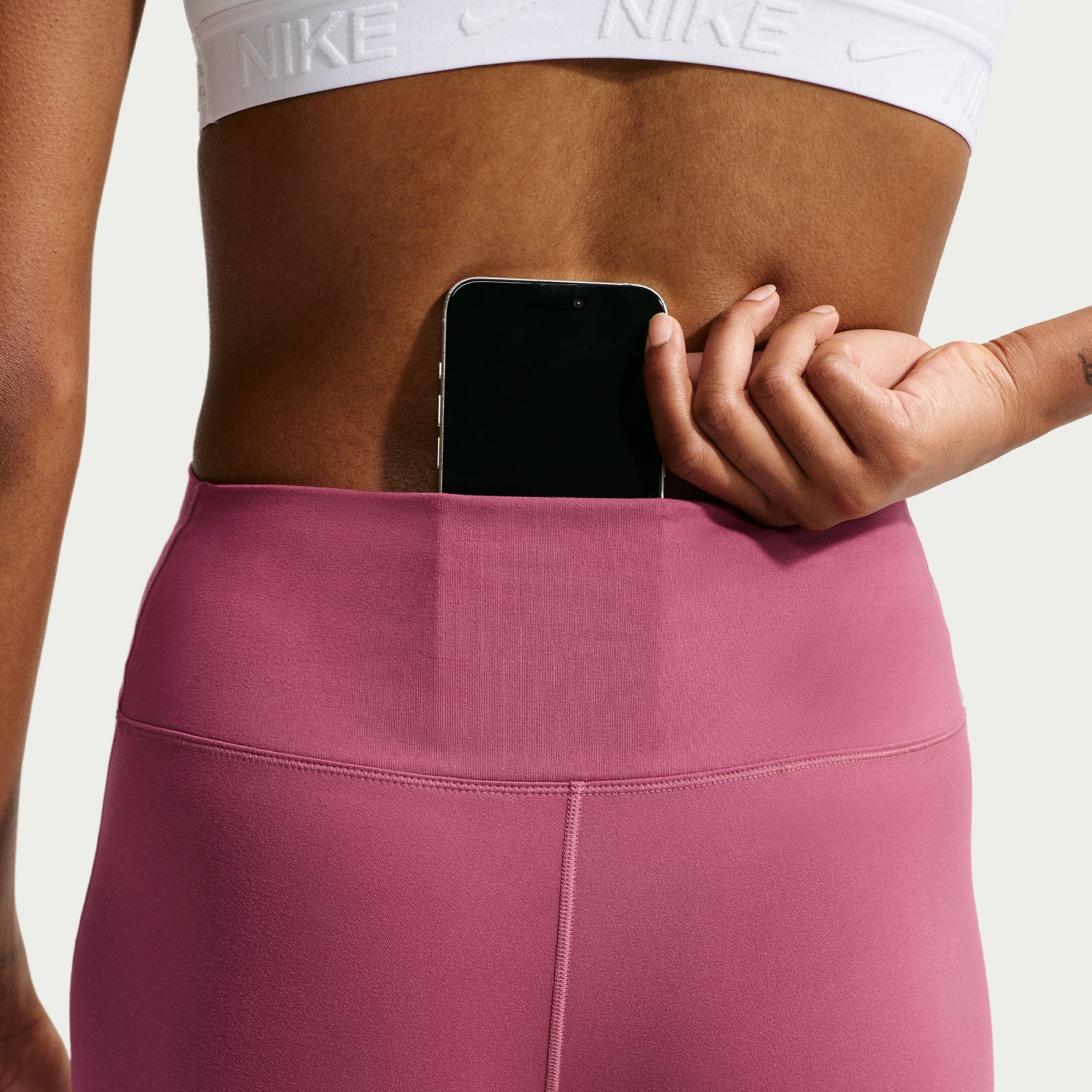 Nike Sporthose »W NK ONE DF HR TGHT FLRE USEAM«  für Fitness-Training geeignet, aus Polyester und Elasthan