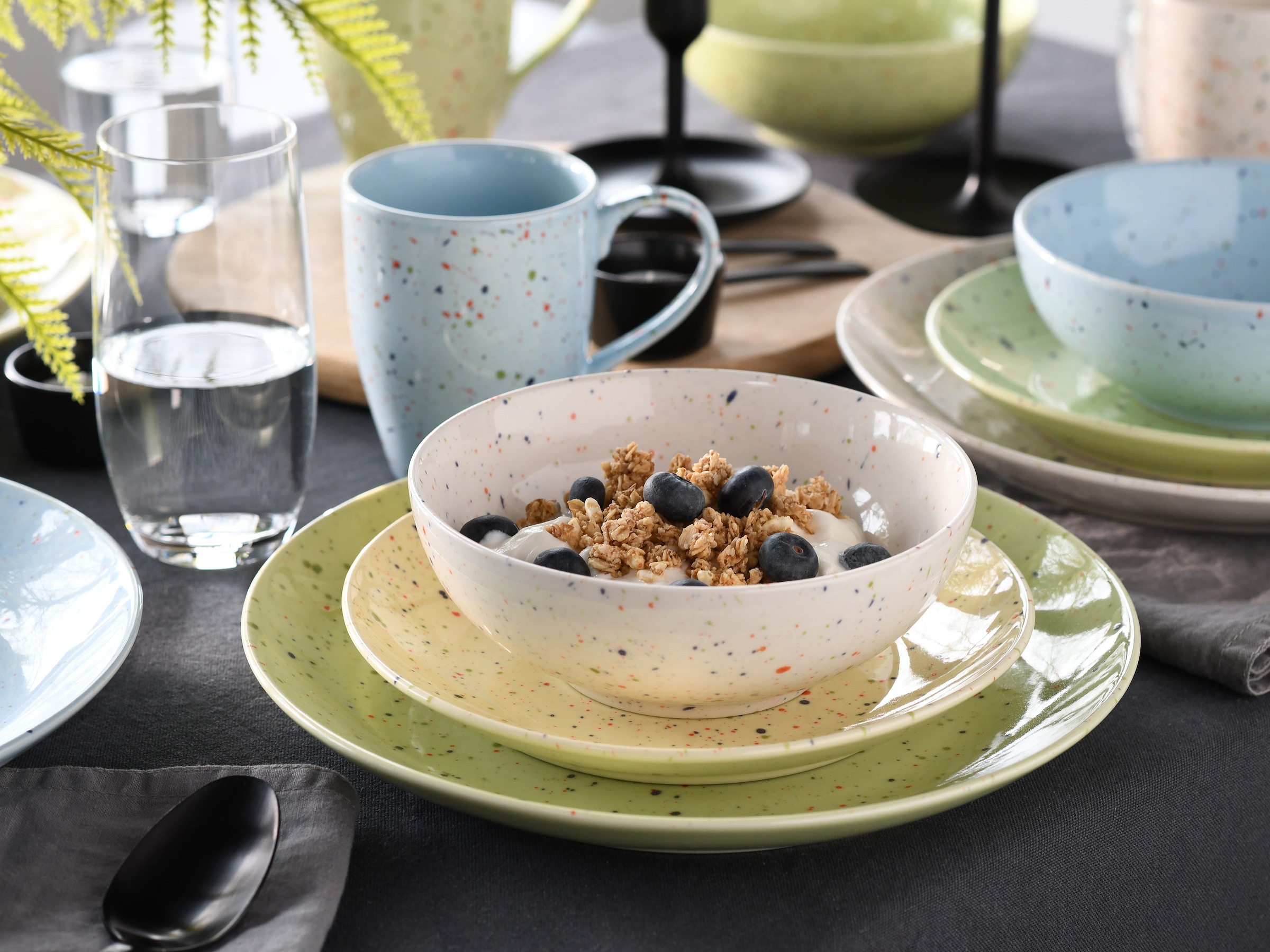 CreaTable Kombiservice »Confetti, Kombi-Service 16-tlg.« Unregelmäßige bunte Punkte, Gute Laune Geschirr, Frisch, Freundlich