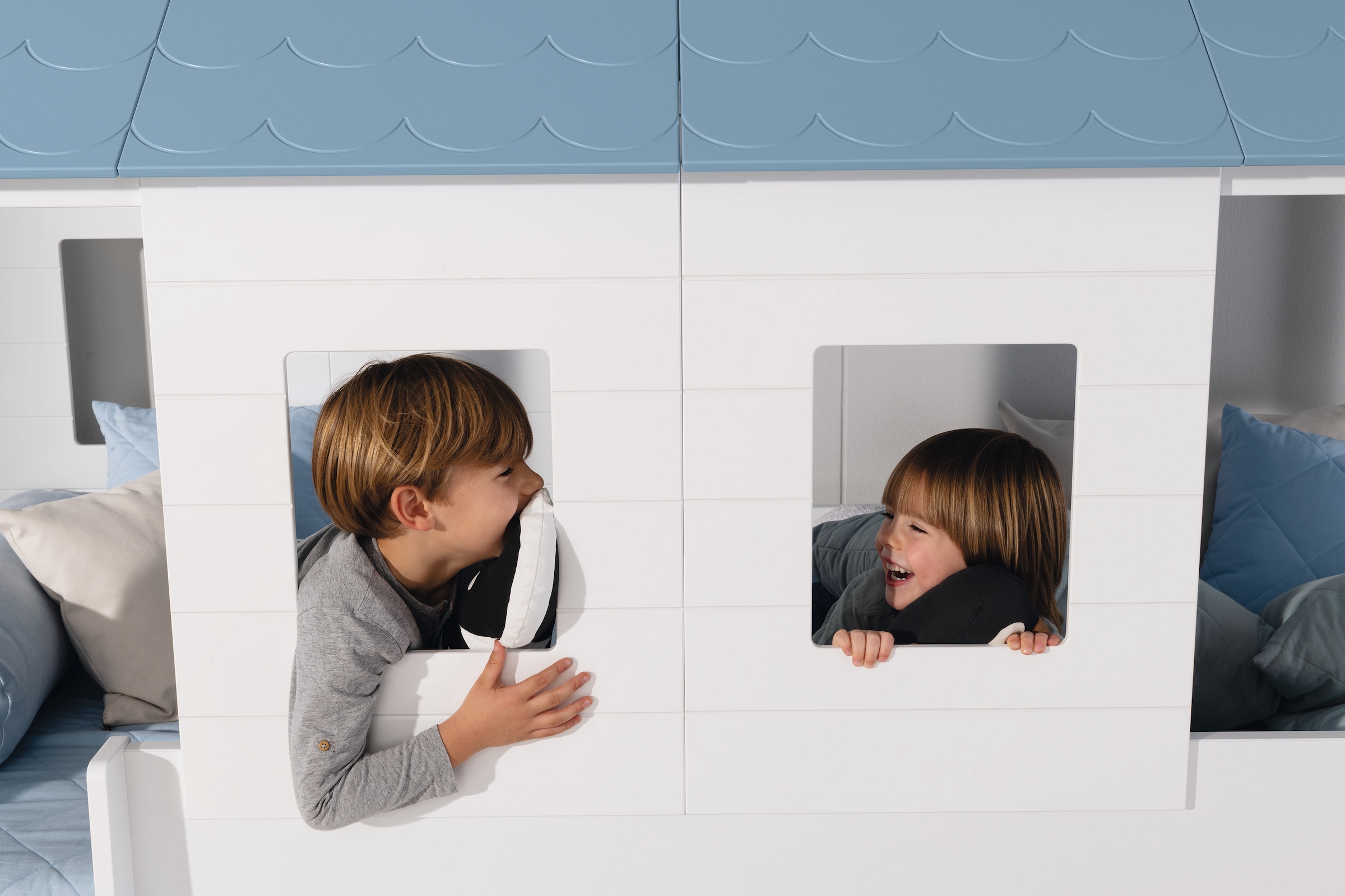 PAIDI Hausbett »TINY HOUSE« mit Rausfallschutz, individuell gestaltbar, hochwertig verarbeitet