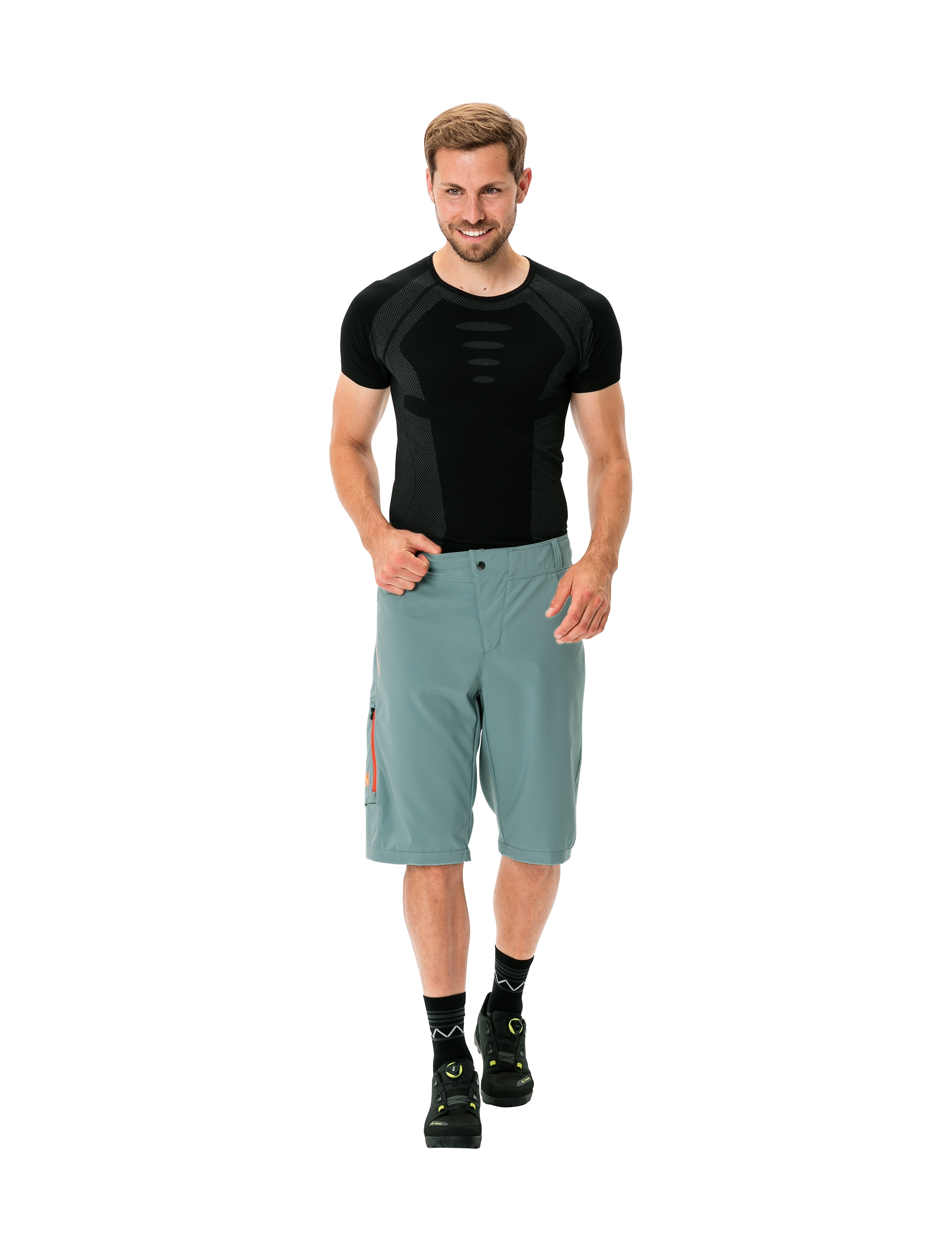 VAUDE Radhose »MEN'S LEDRO SHORTS«, mit kontrastfarbenen Details