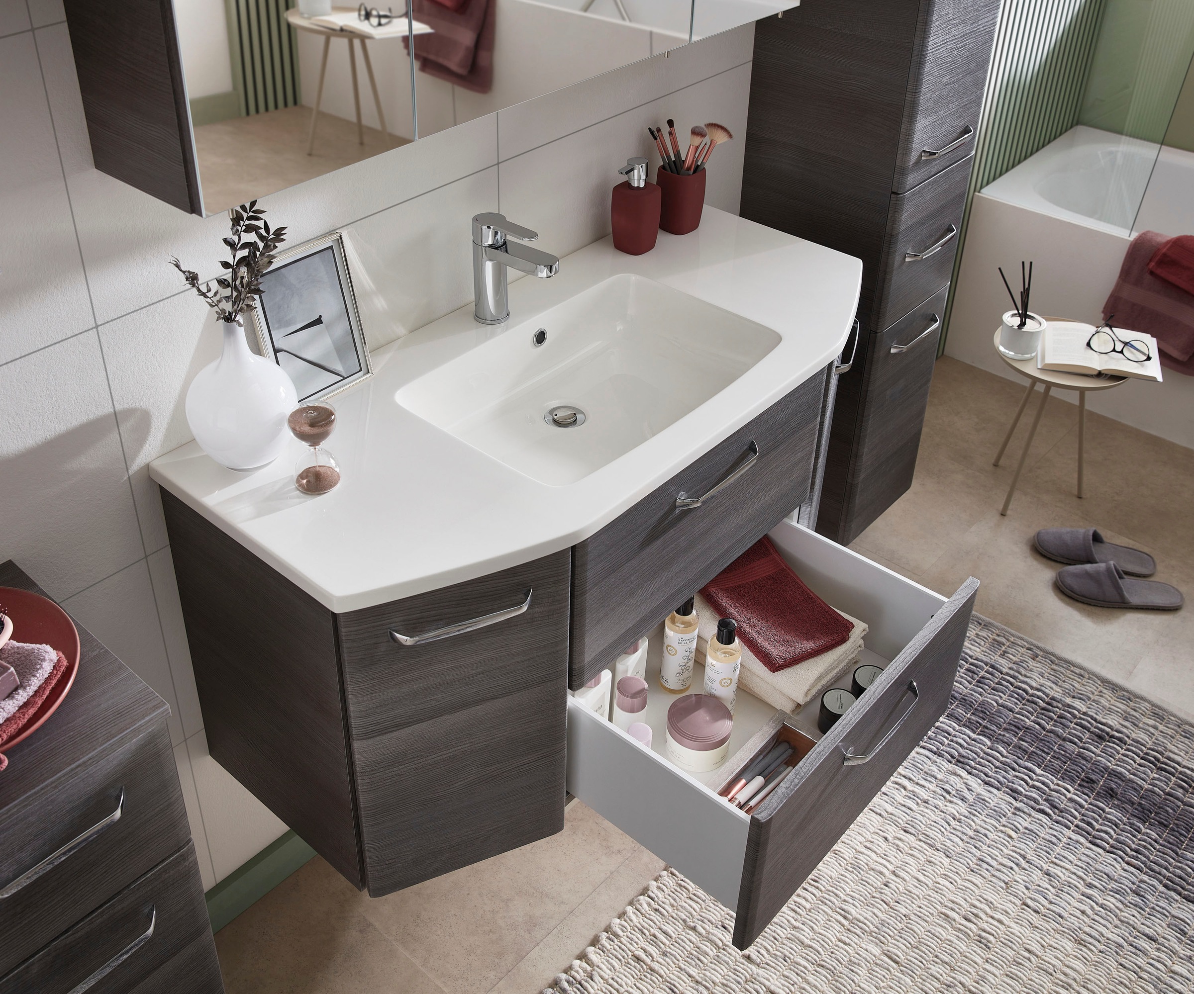 Saphir Badmöbel-Set »Quickset 5-teilig, Mineralmarmor-Waschtisch und LED-Spiegelschrank«, (6 St.), Midischrank, Unterschrank, Hängeschrank, inkl. Türdämpfer